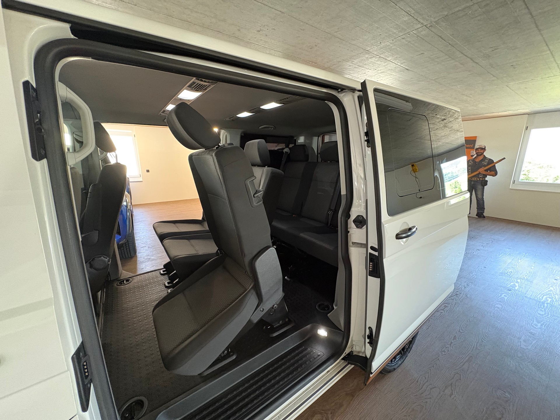 VW T6.1 Caravelle 2.0 TDI 4Motion-image-12