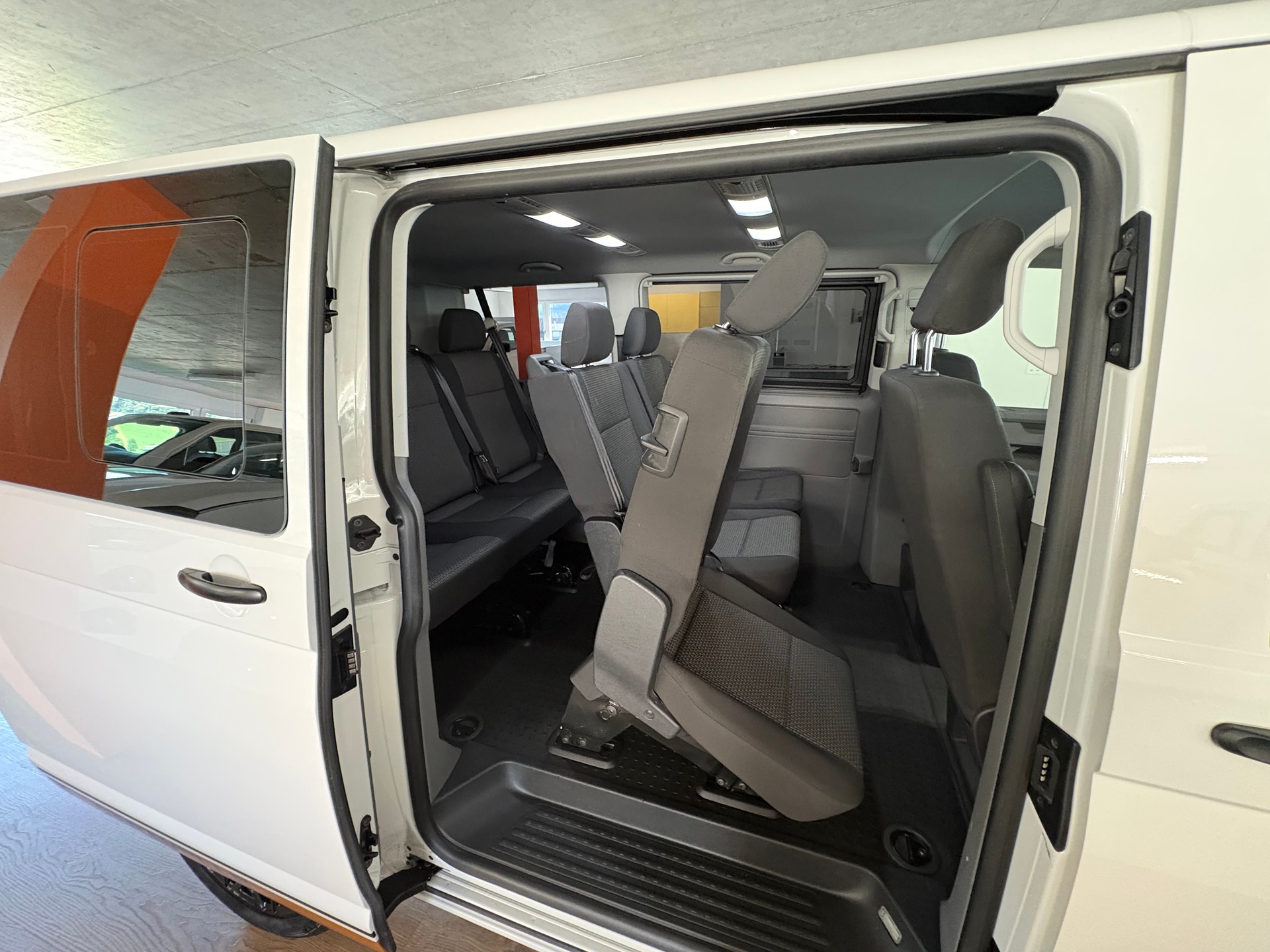 VW T6.1 Caravelle 2.0 TDI 4Motion-image-13