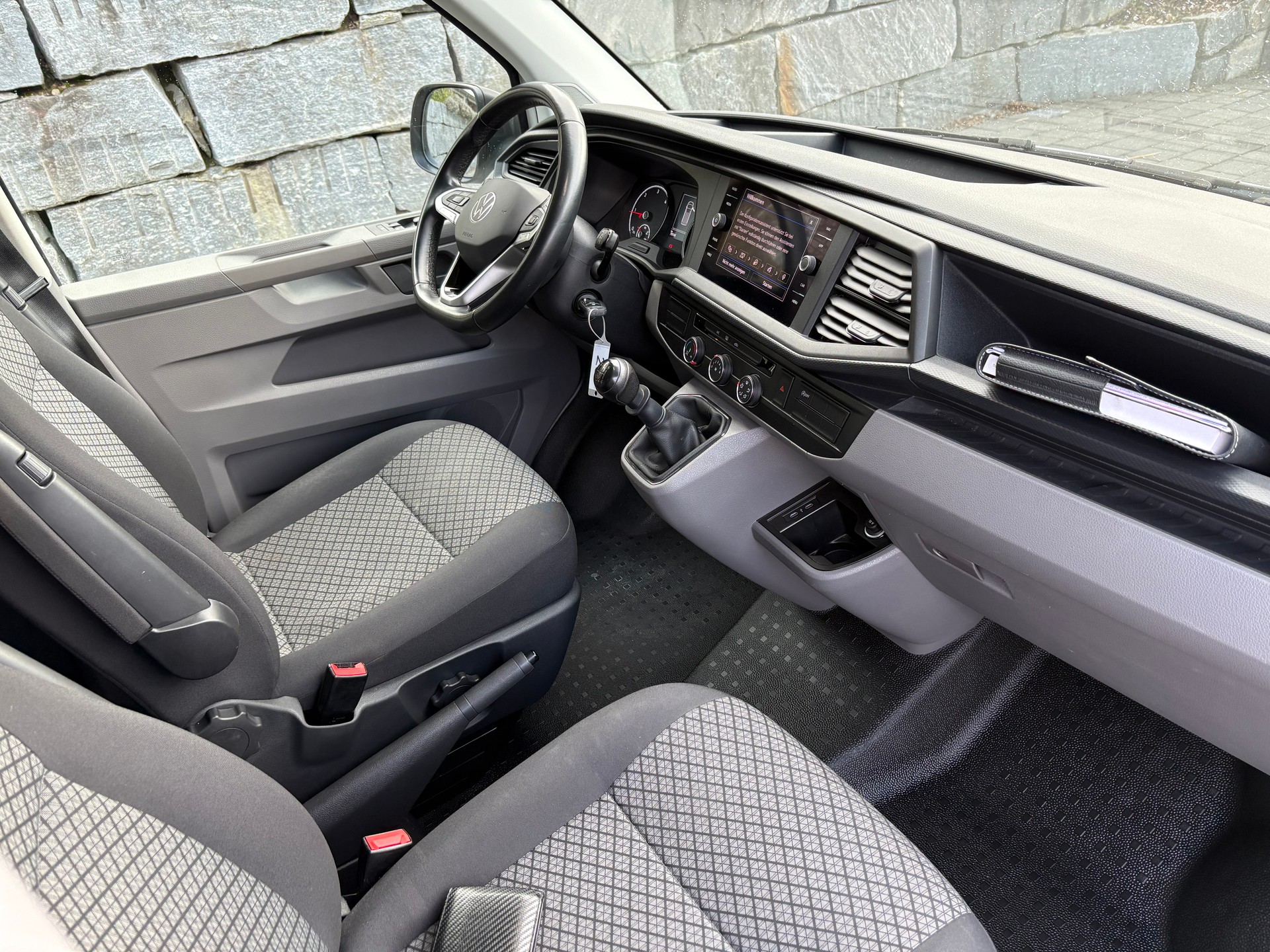 VW T6.1 Caravelle 2.0 TDI 4Motion-image-9