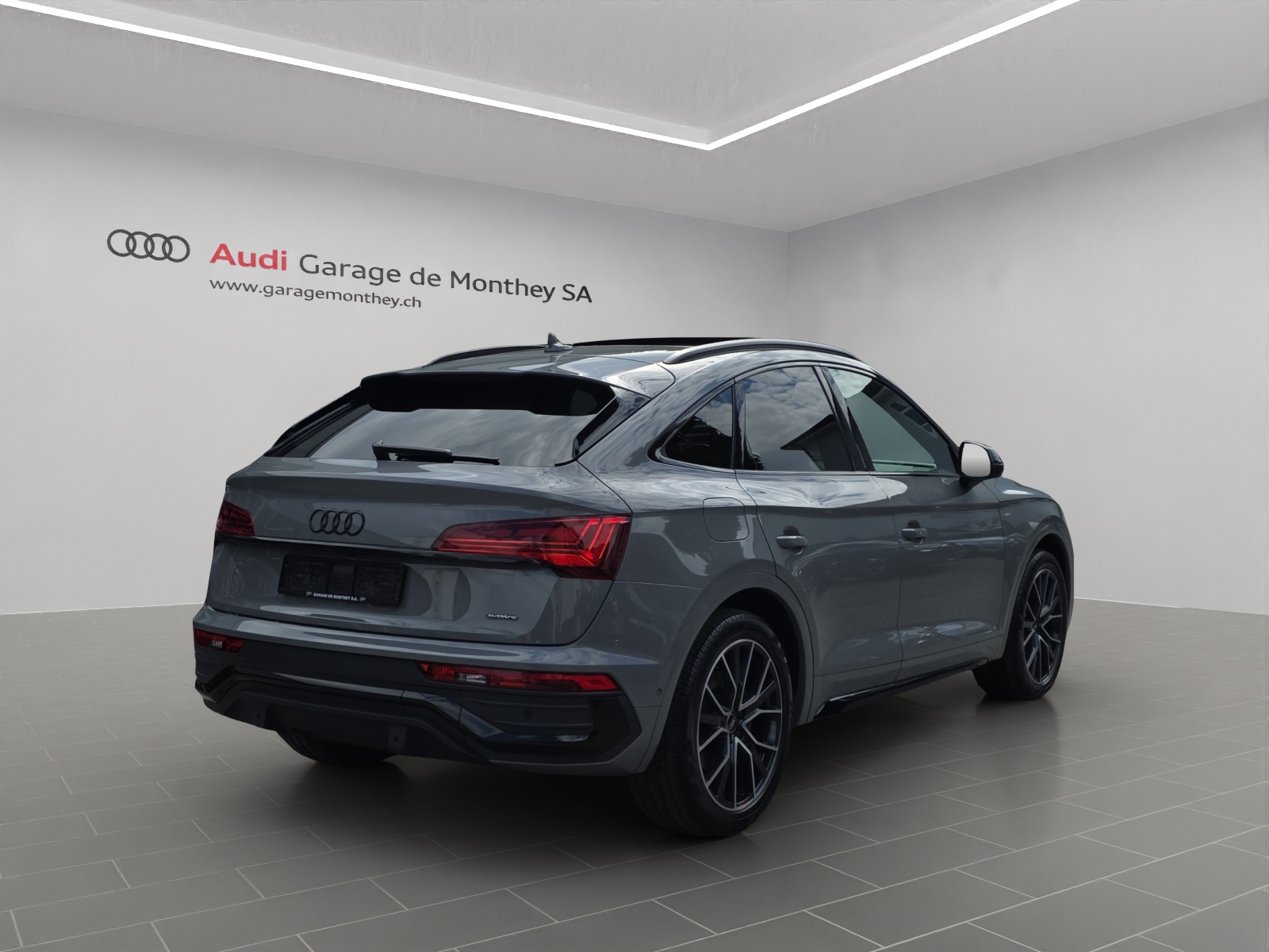 AUDI Q5 Sportback 45 TFSI Black Edition quattro S-tronic-image-3