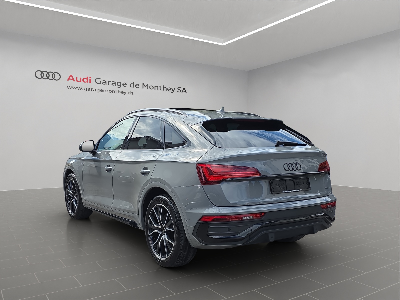 AUDI Q5 Sportback 45 TFSI Black Edition quattro S-tronic-image-5