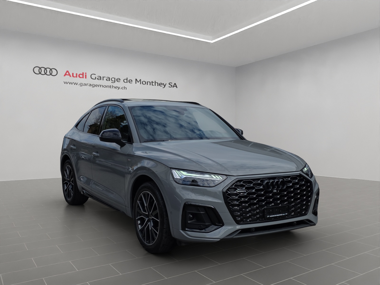 AUDI Q5 Sportback 45 TFSI Black Edition quattro S-tronic-image-2