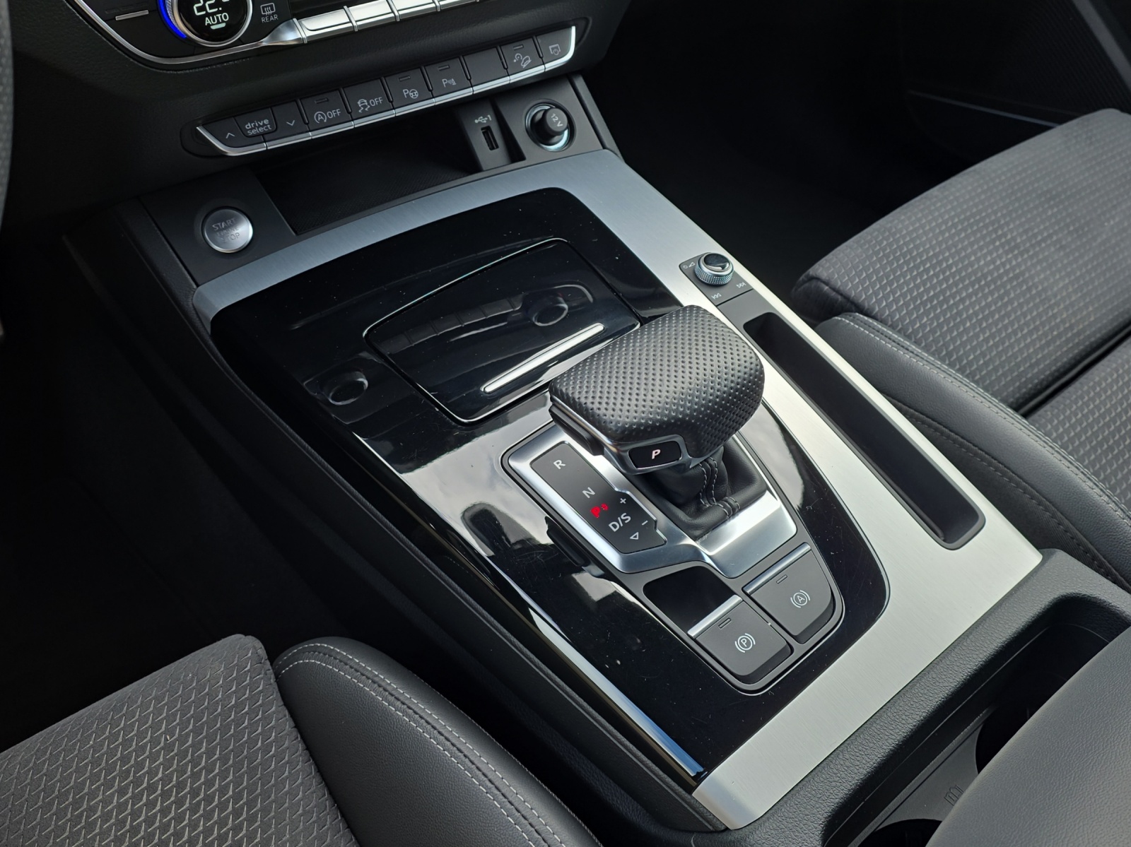 AUDI Q5 Sportback 45 TFSI Black Edition quattro S-tronic-image-12