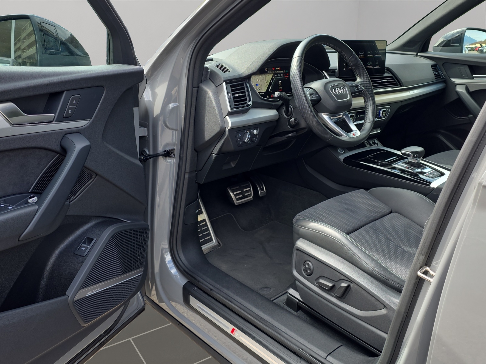 AUDI Q5 Sportback 45 TFSI Black Edition quattro S-tronic-image-6