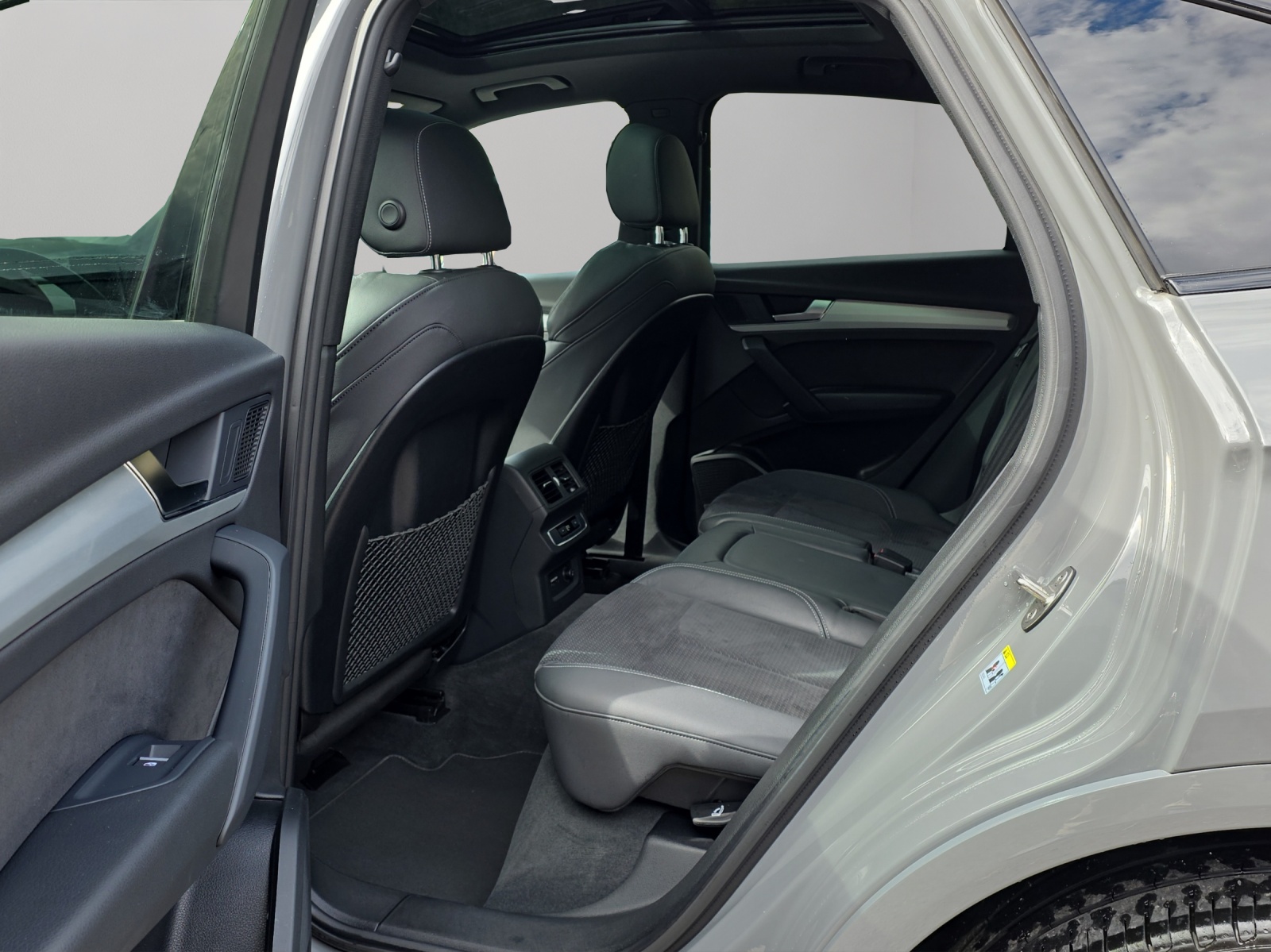 AUDI Q5 Sportback 45 TFSI Black Edition quattro S-tronic-image-8