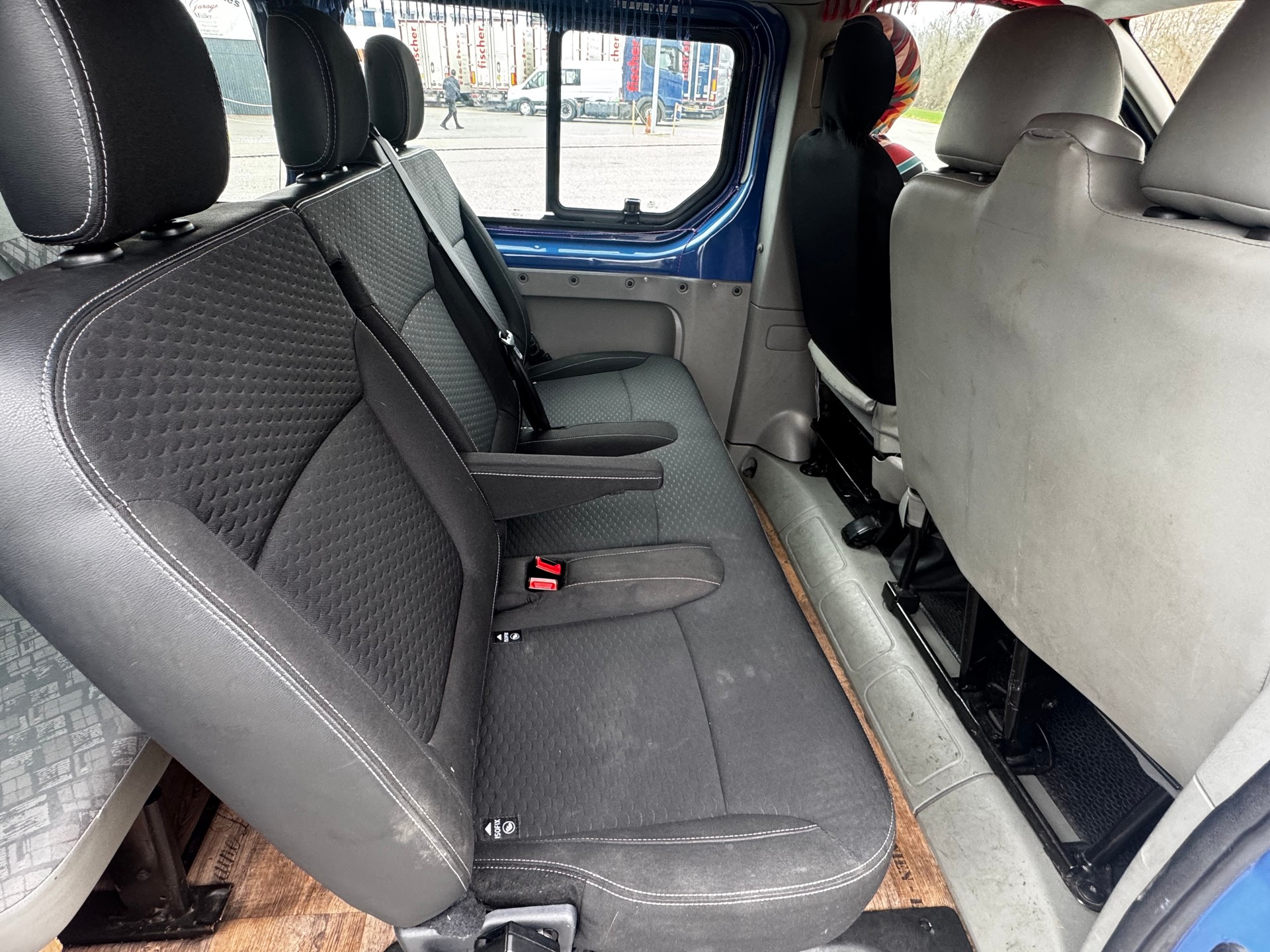 OPEL Vivaro Life 2.5 CDTI 2.7t-image-11