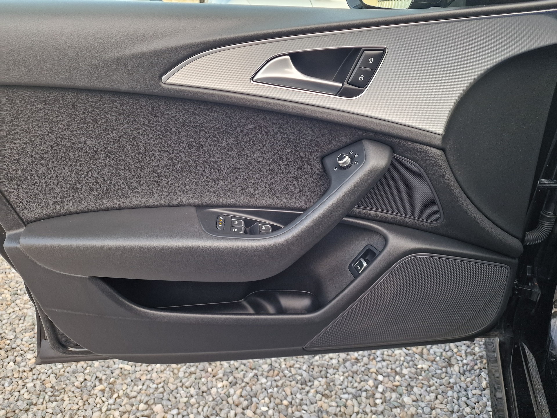 AUDI A6 Avant 2.0 TDI-image-10