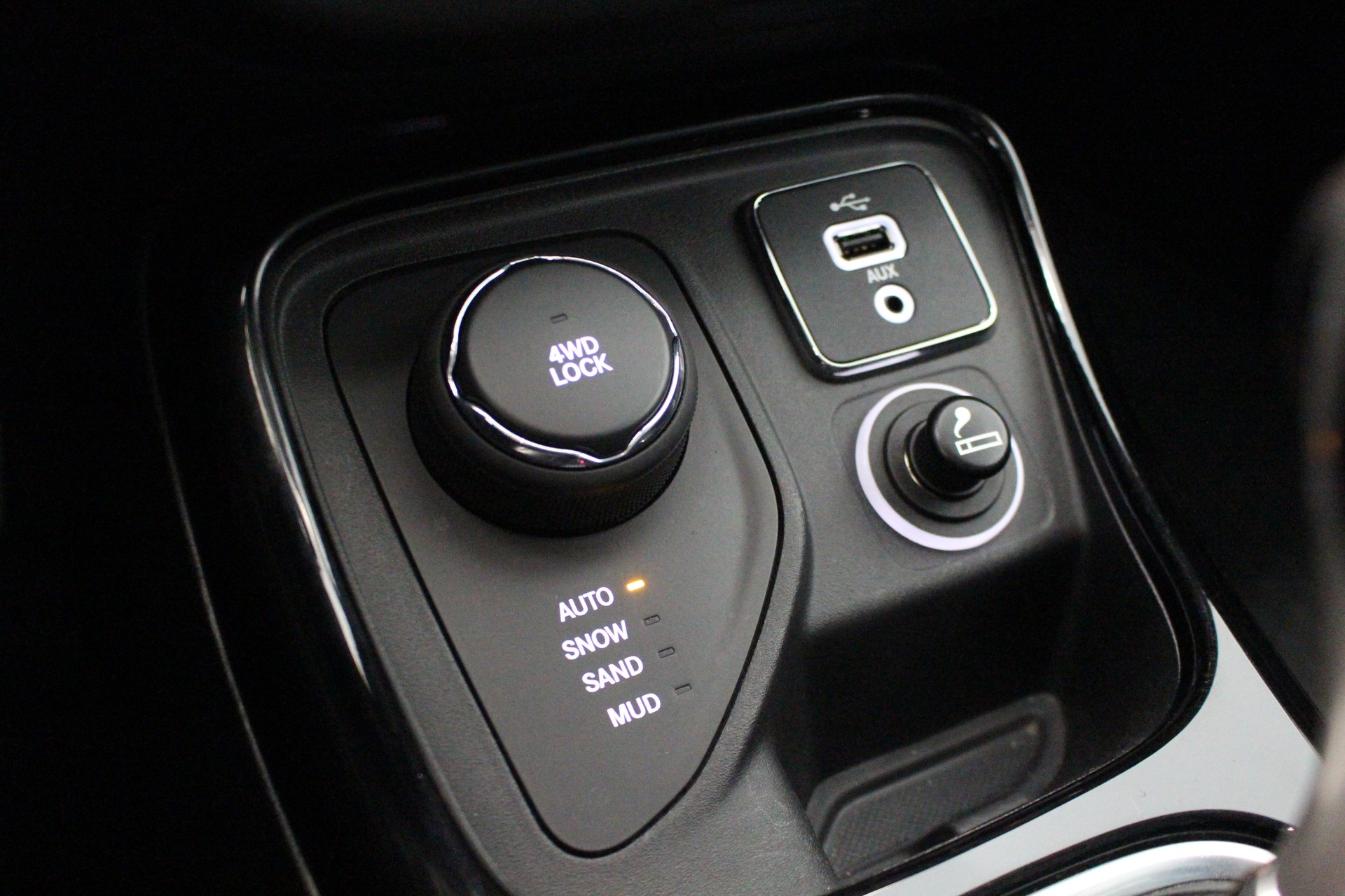 JEEP Compass 1.4 MultiAir Opening Editon AWD-image-21