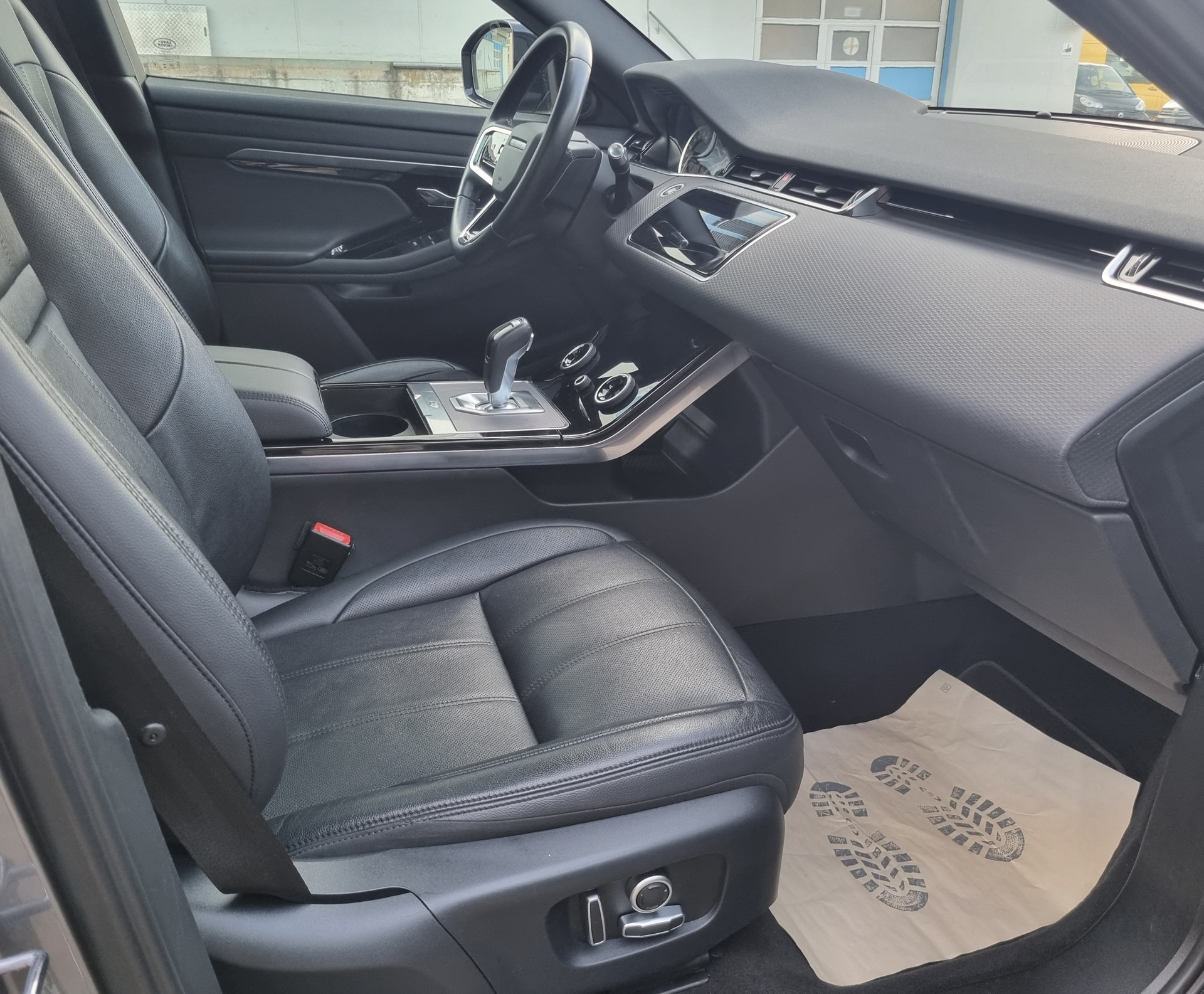 LAND ROVER Range Rover Evoque D 200 MHEV SE AT9-image-8