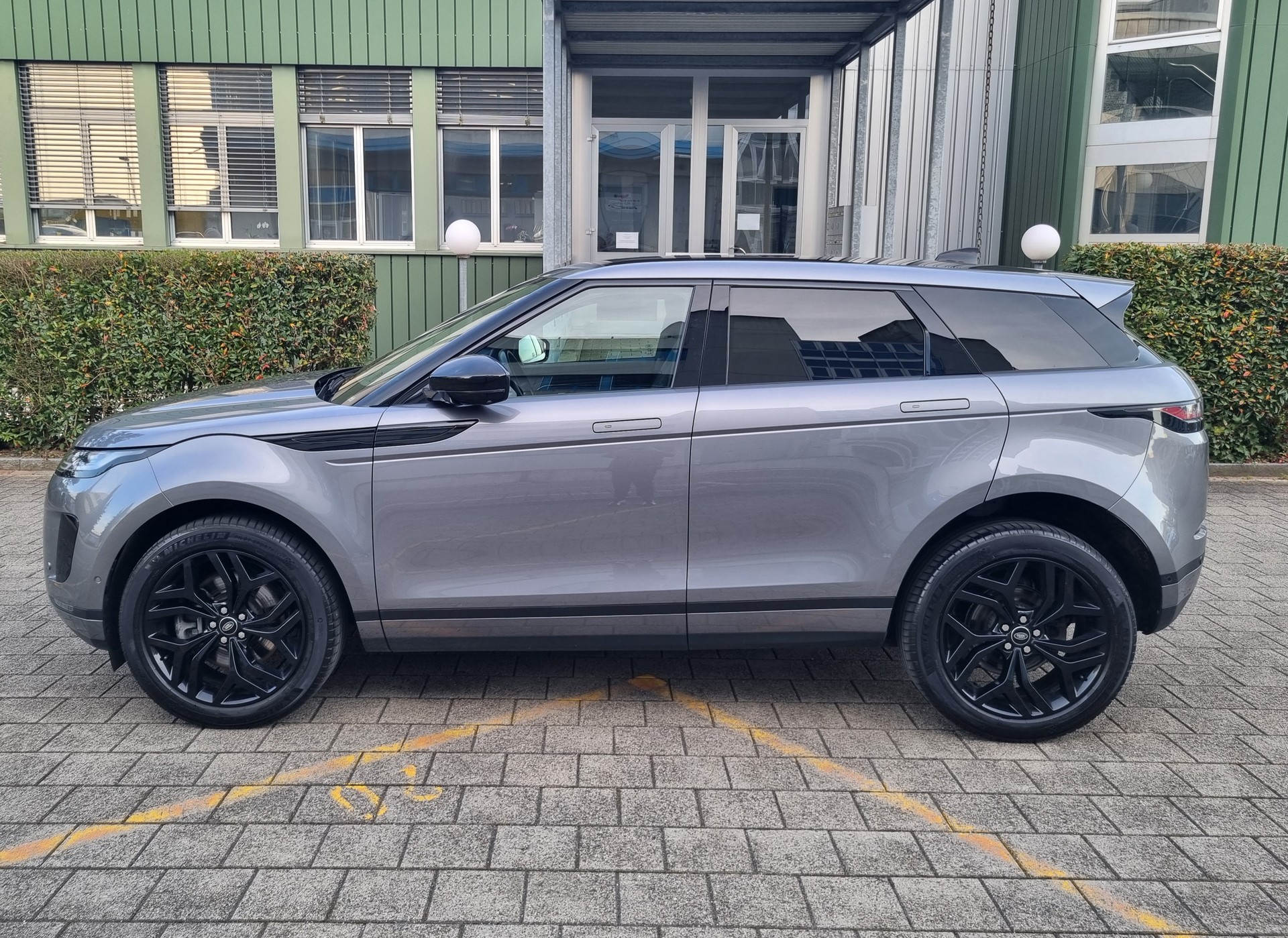 LAND ROVER Range Rover Evoque D 200 MHEV SE AT9-image-5