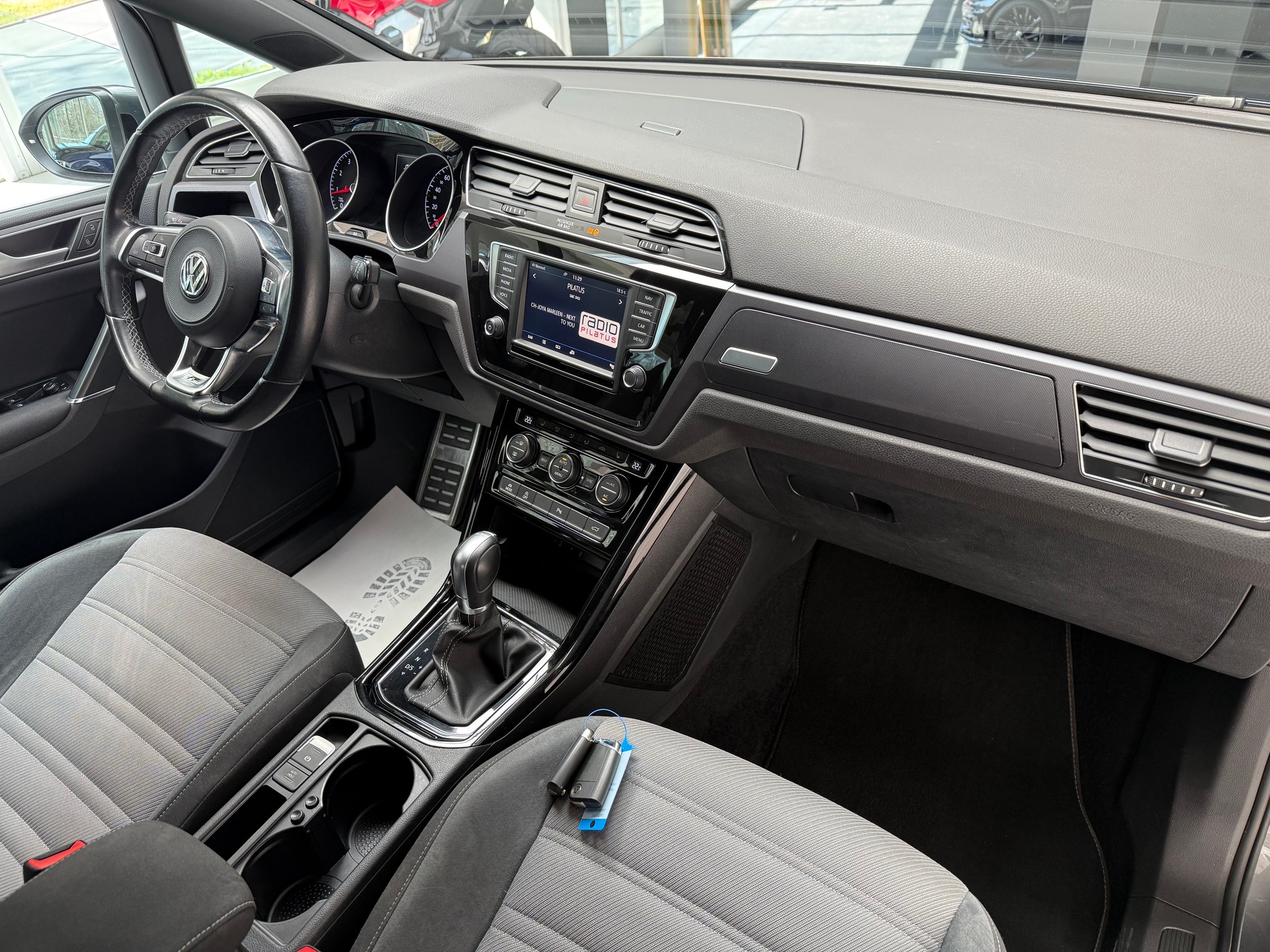 VW Touran 1.4 TSI BlueMotion Technology Highline DSG * R-Line * frisch ab MFK * 7 Plätzer *-image-8