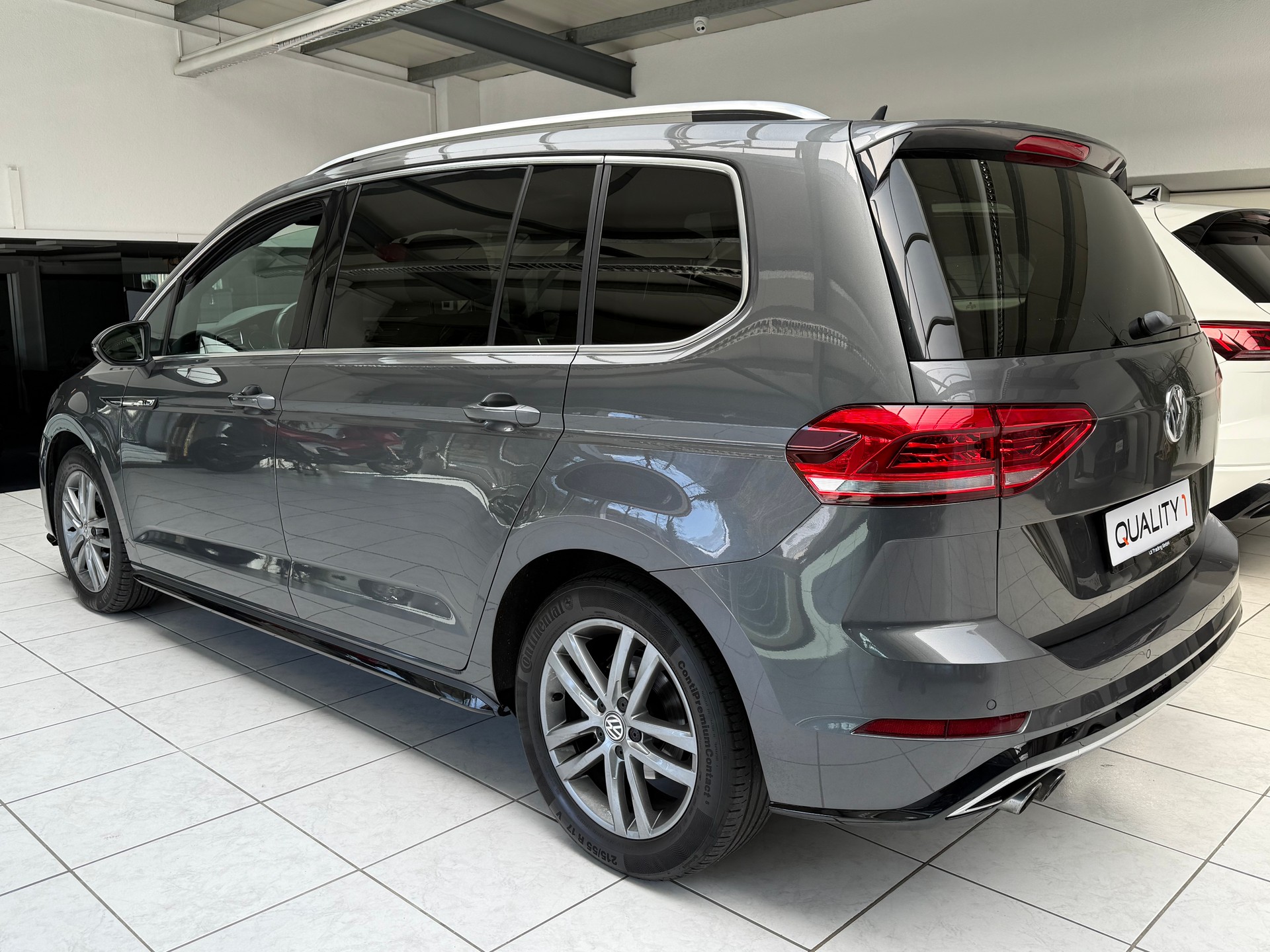 VW Touran 1.4 TSI BlueMotion Technology Highline DSG * R-Line * frisch ab MFK * 7 Plätzer *-image-2