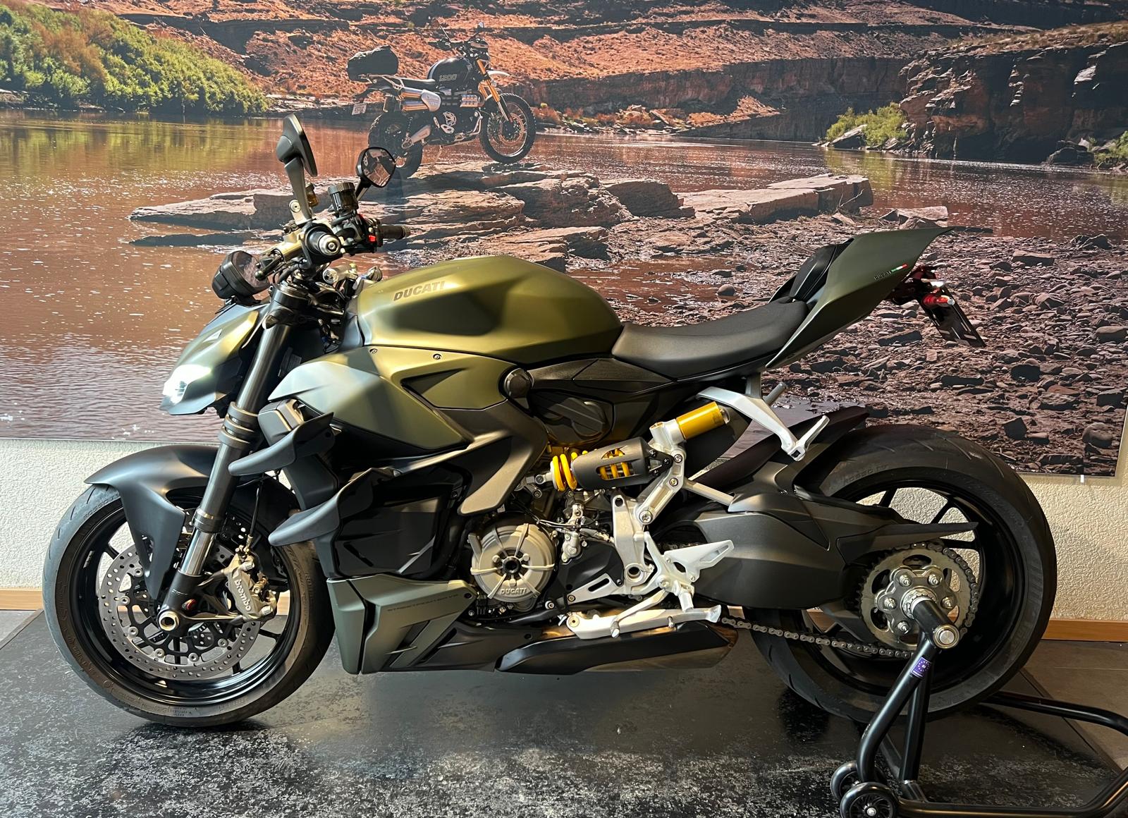 DUCATI Streetfighter V2-showroom-element-3