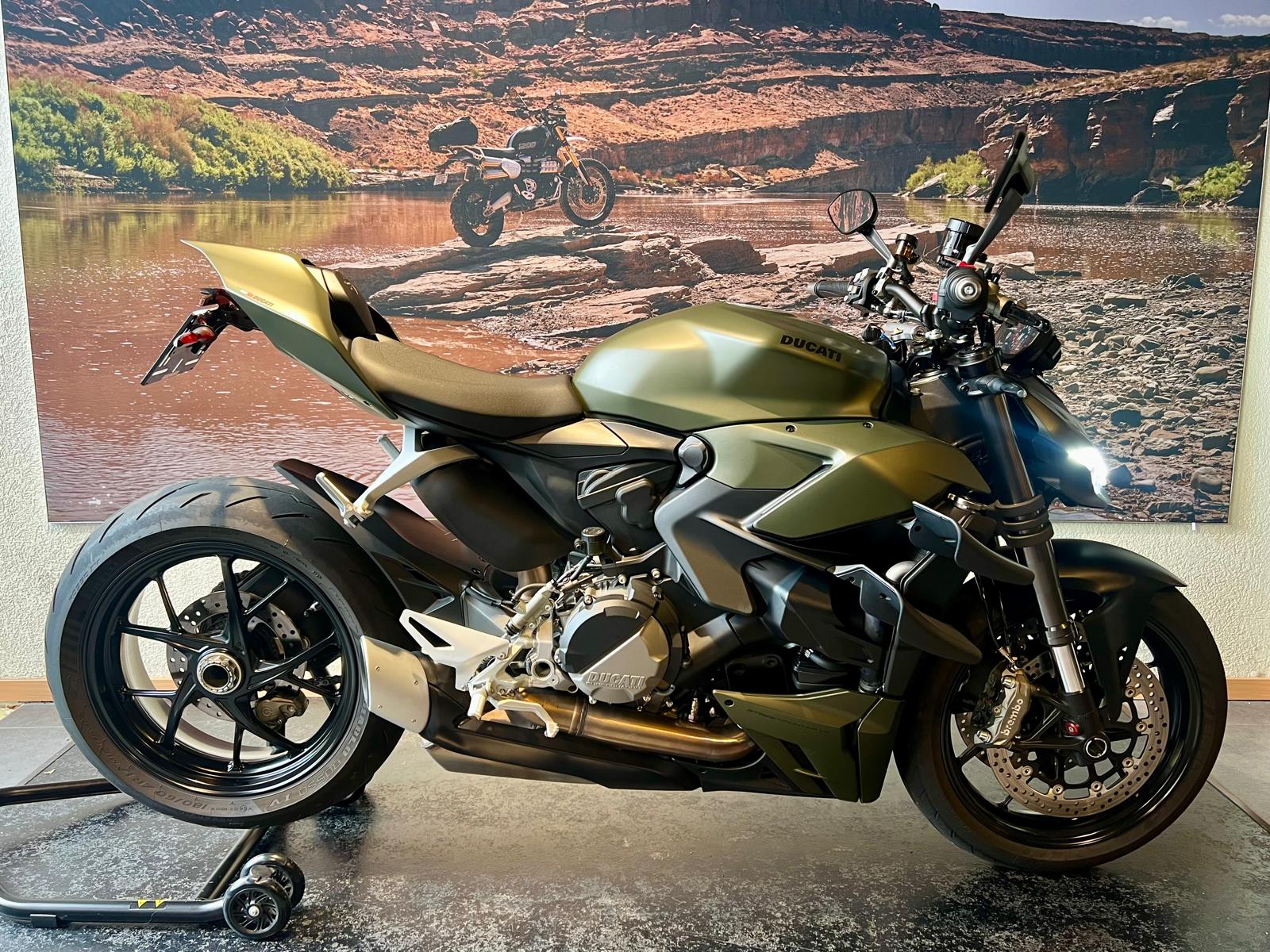 DUCATI Streetfighter V2