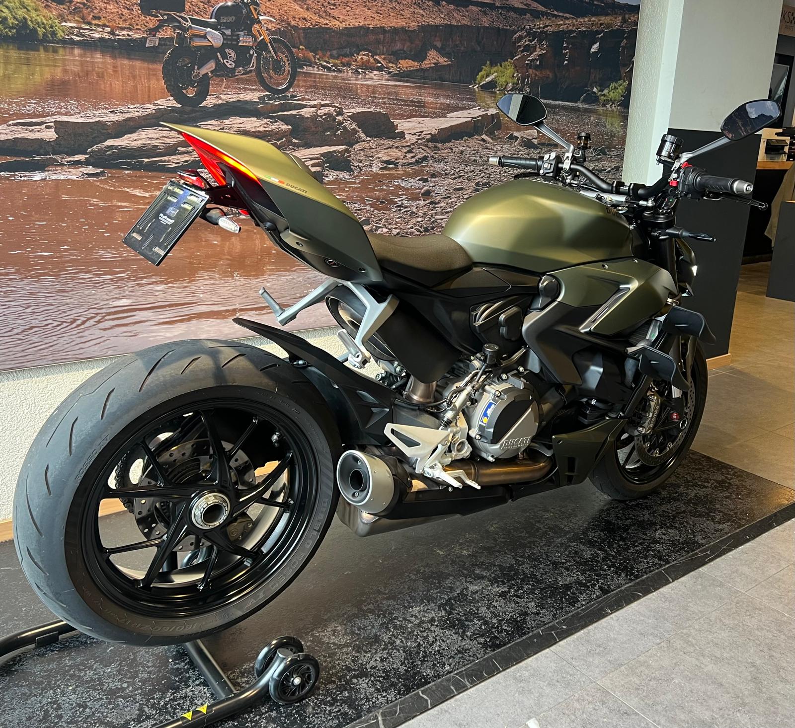 DUCATI Streetfighter V2-image-5