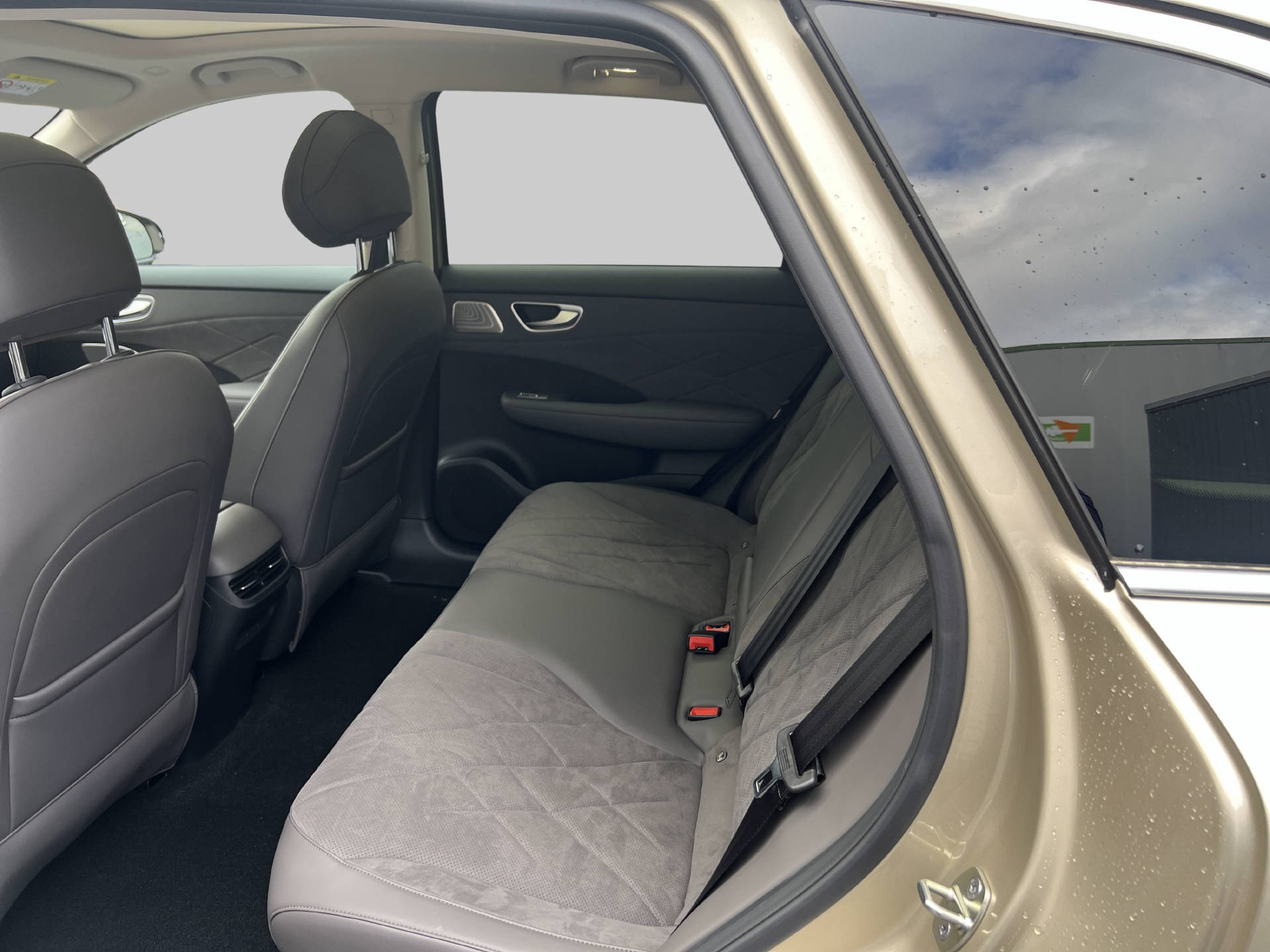 MG S6 EV 77 kWh Luxury 4WD-image-8