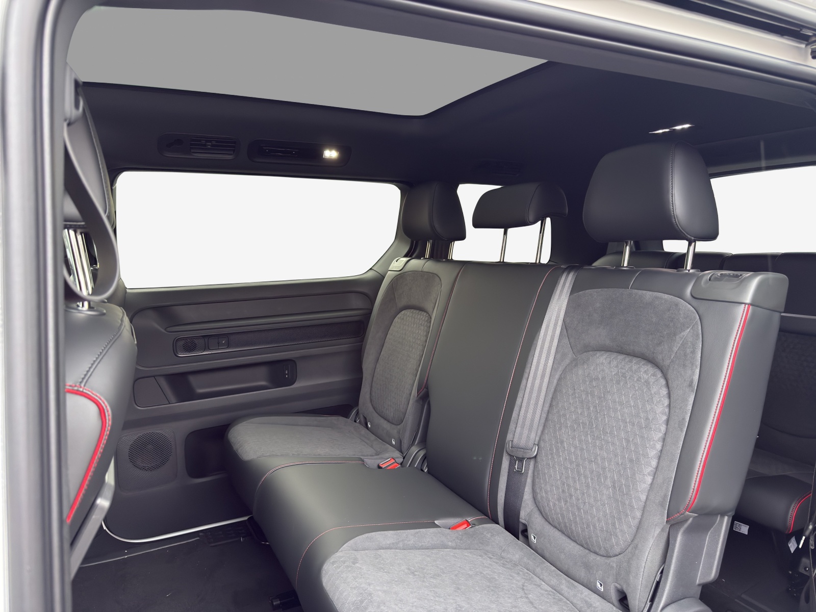 VW ID.Buzz LWB GTX 4 Motion-image-11