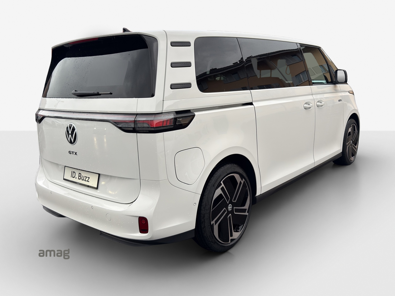 VW ID.Buzz LWB GTX 4 Motion-image-4