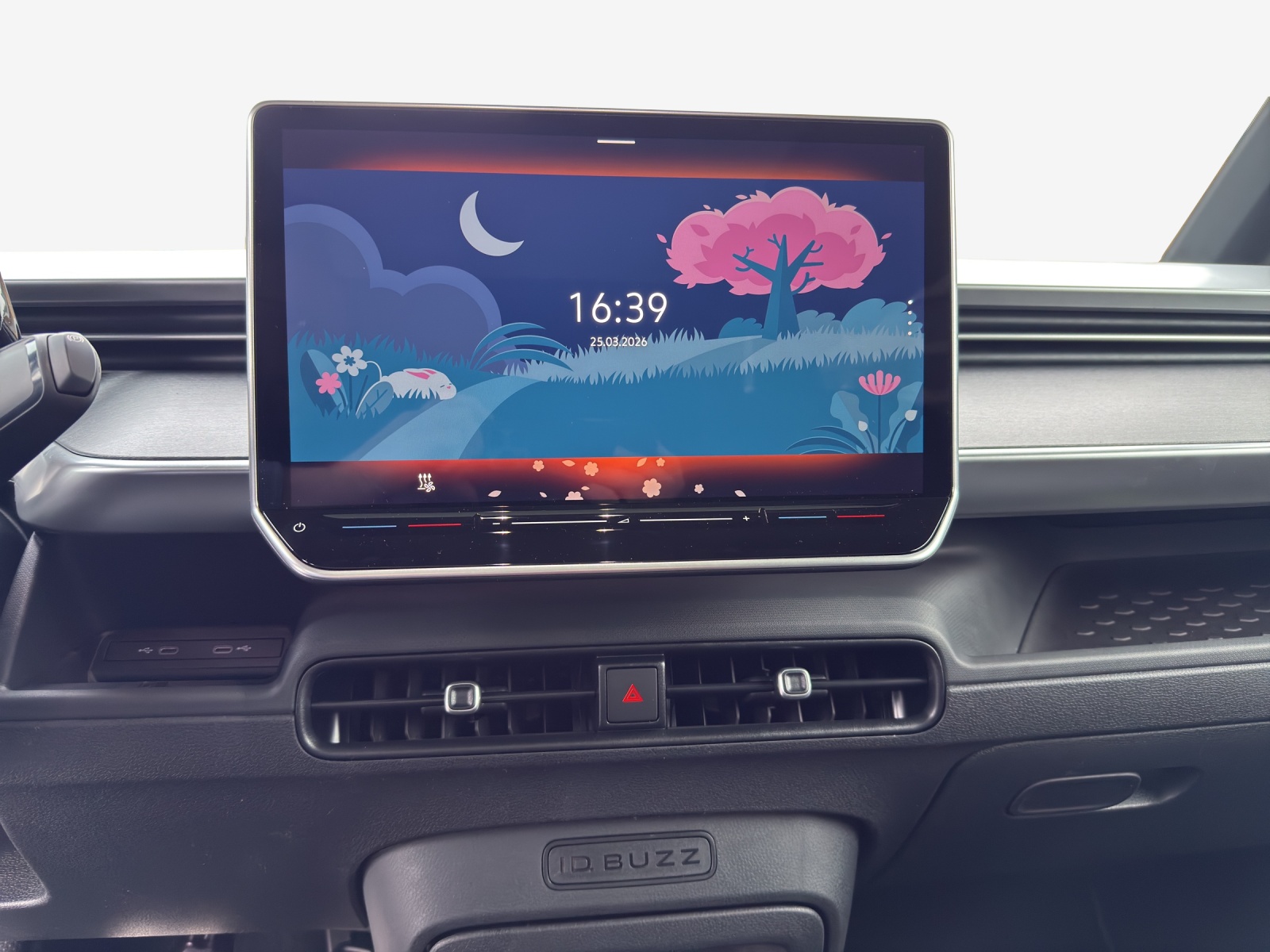 VW ID.Buzz LWB GTX 4 Motion-image-10