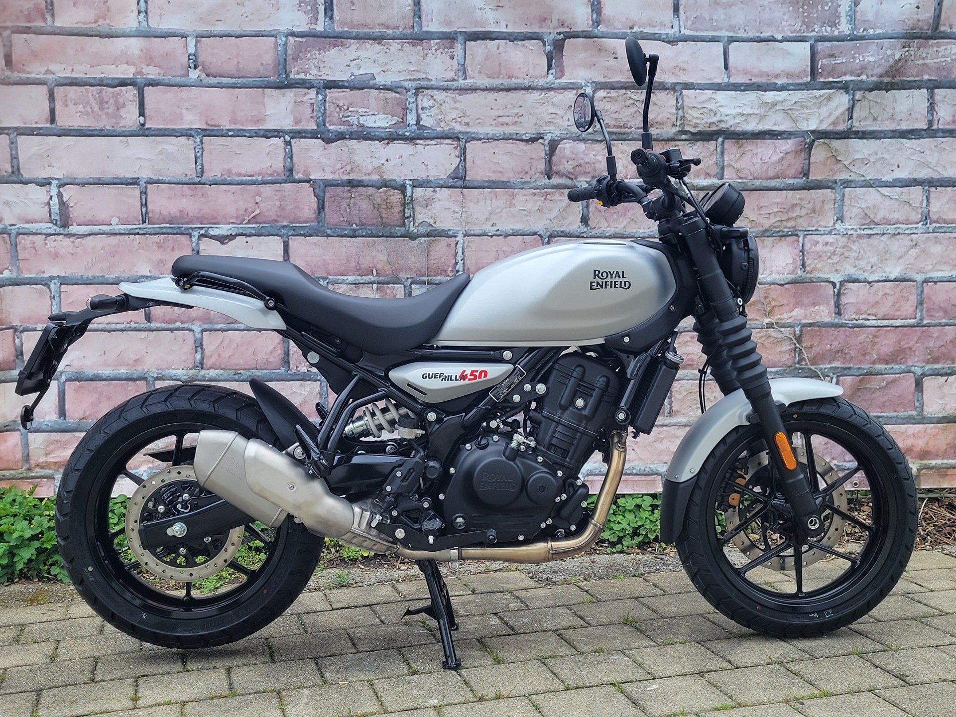 ROYAL ENFIELD Guerrilla 450 Mid