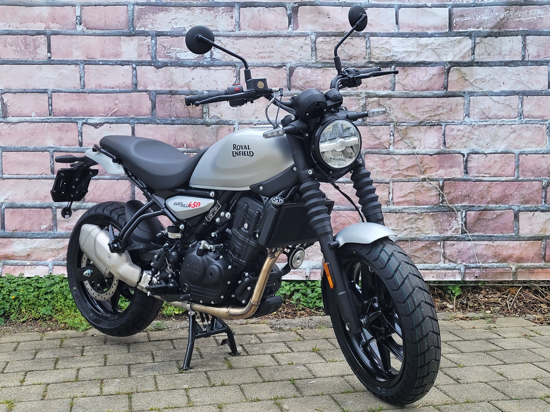 ROYAL ENFIELD Guerrilla 450 Mid-image-3