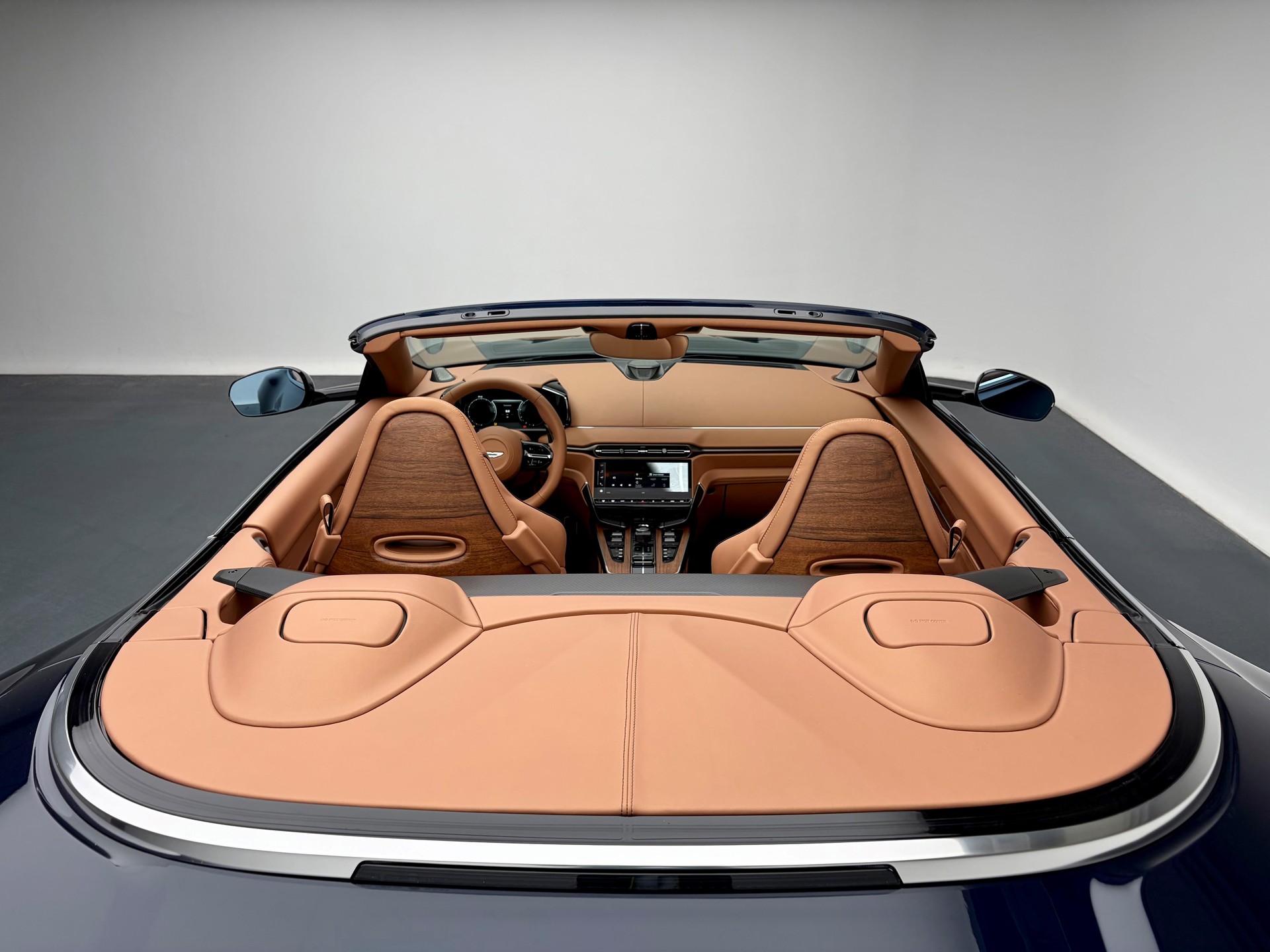 ASTON MARTIN Vanquish Volante 5.2 V12 Bi-Turbo-image-14