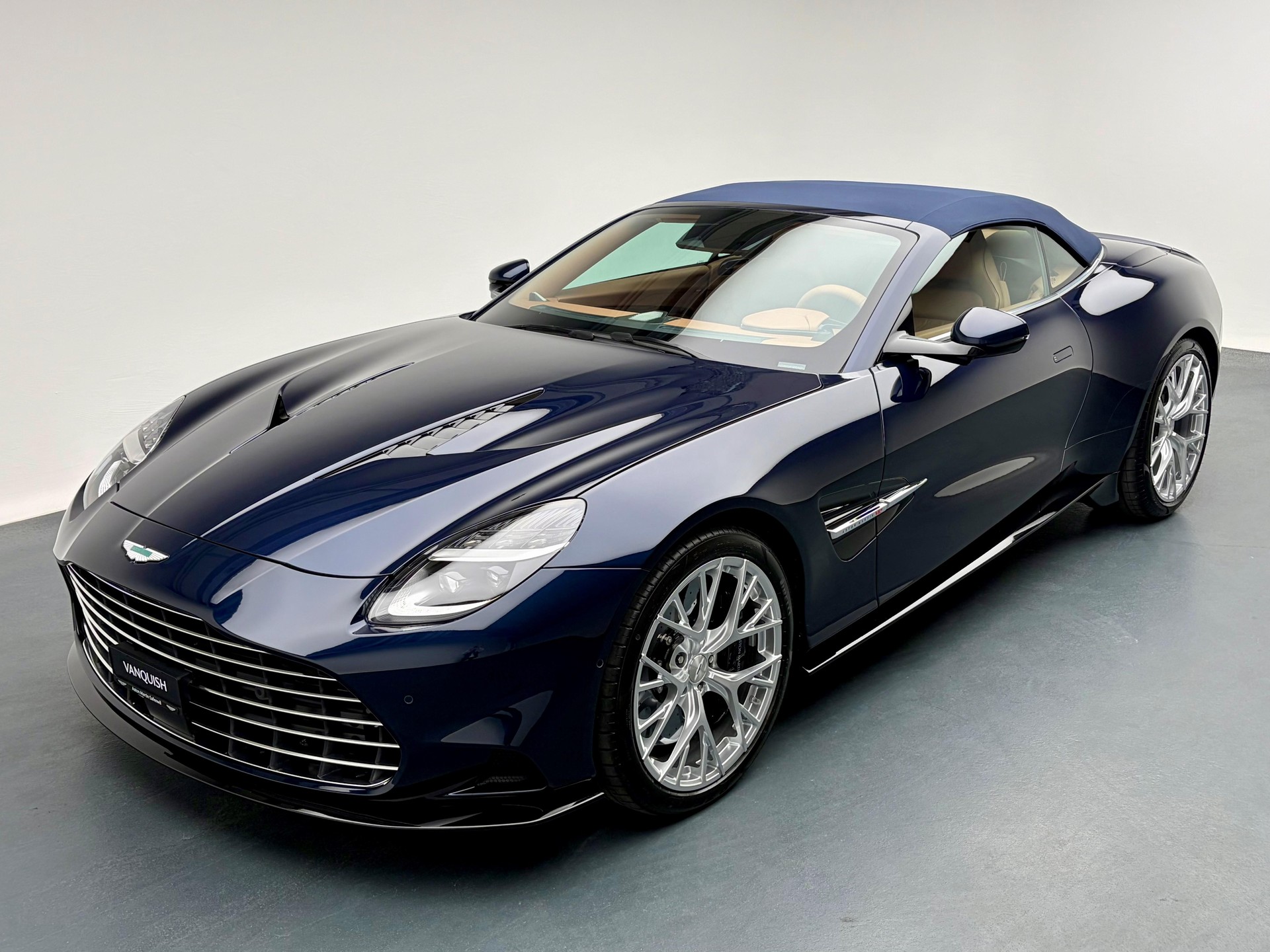ASTON MARTIN Vanquish Volante 5.2 V12 Bi-Turbo-image-28