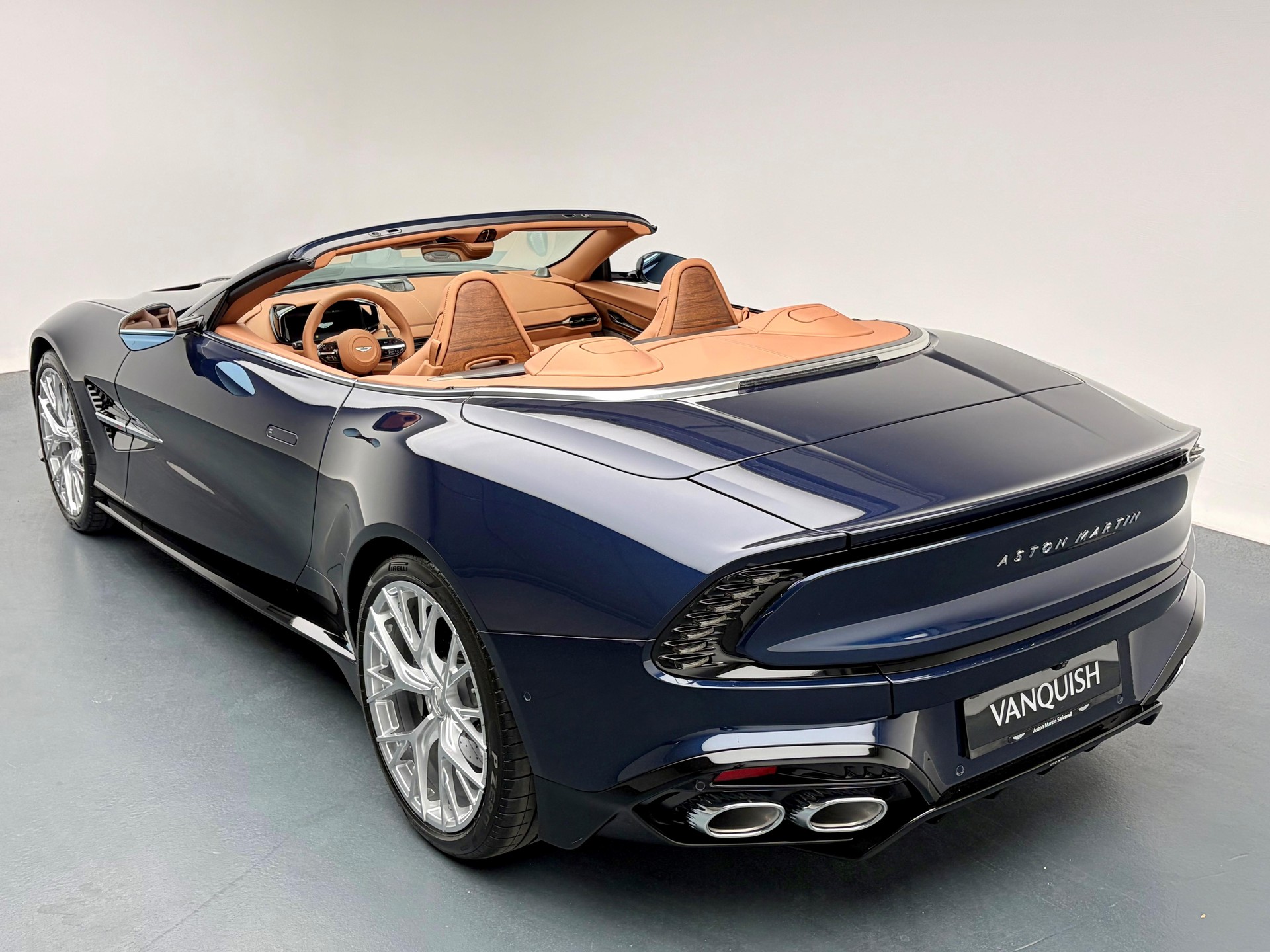 ASTON MARTIN Vanquish Volante 5.2 V12 Bi-Turbo-showroom-element-2