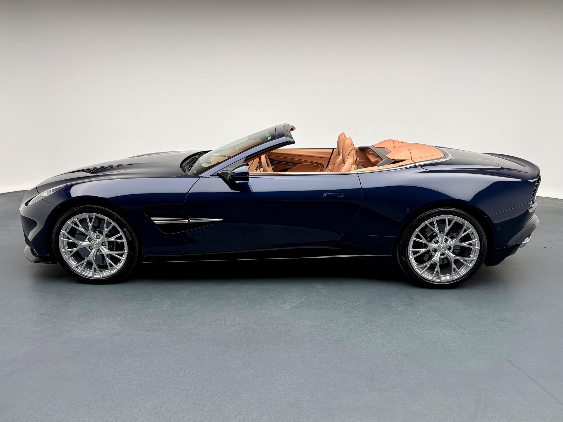 ASTON MARTIN Vanquish Volante 5.2 V12 Bi-Turbo-showroom-element-1