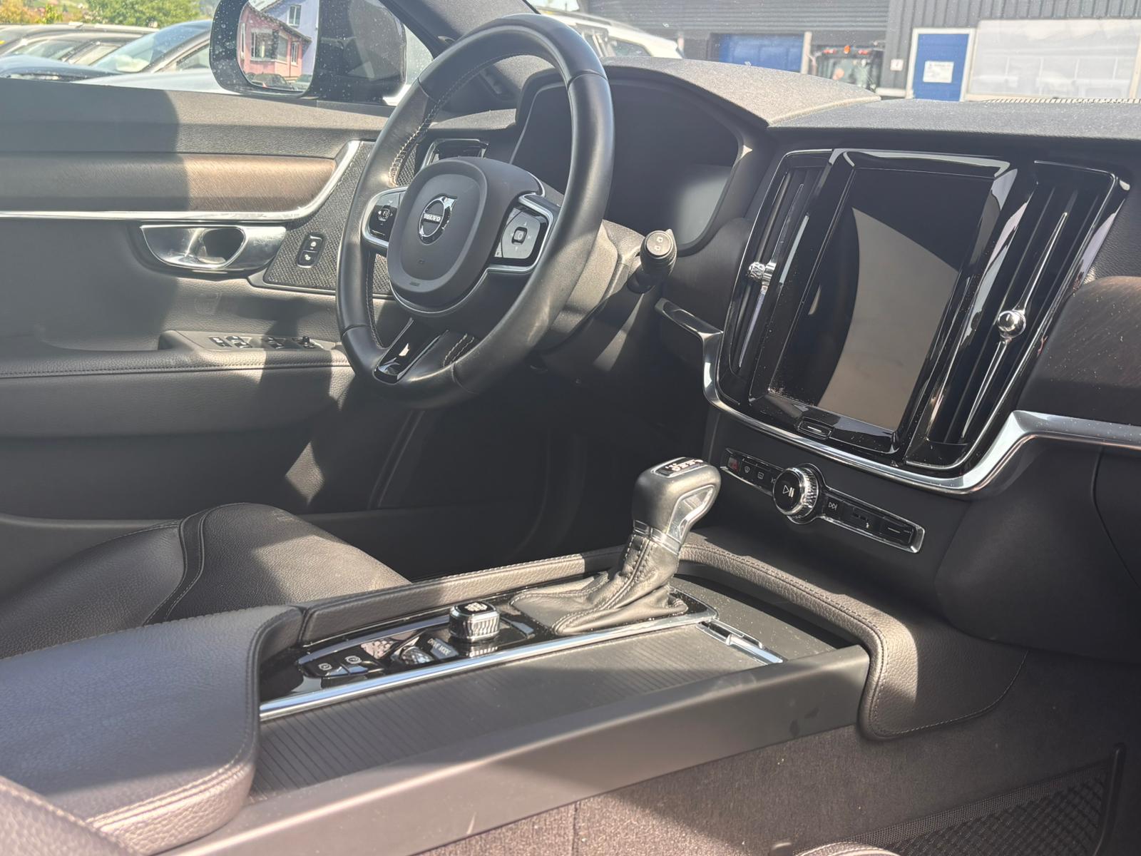 VOLVO V90 Cross Country D4 Pro AWD Geartronic-image-15
