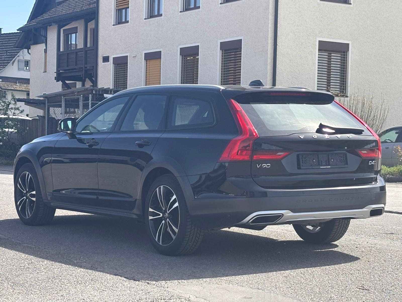 VOLVO V90 Cross Country D4 Pro AWD Geartronic-image-6