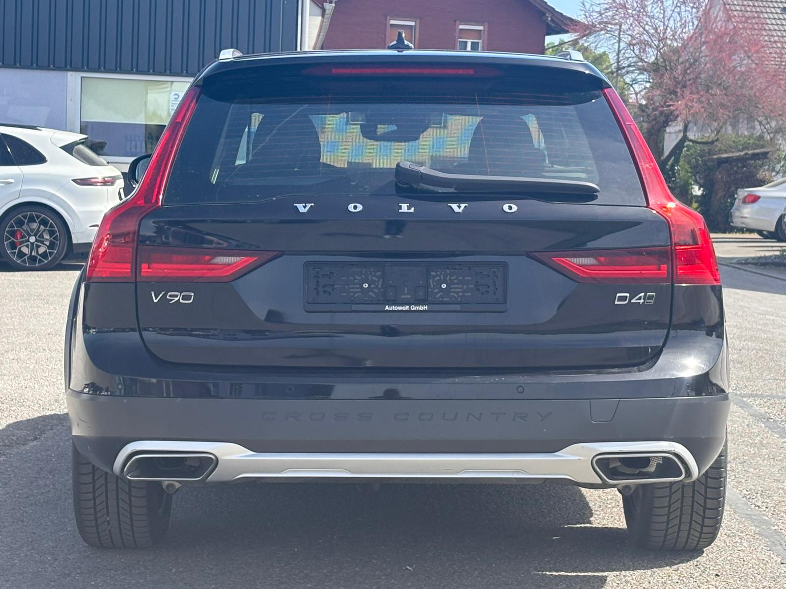 VOLVO V90 Cross Country D4 Pro AWD Geartronic-image-5