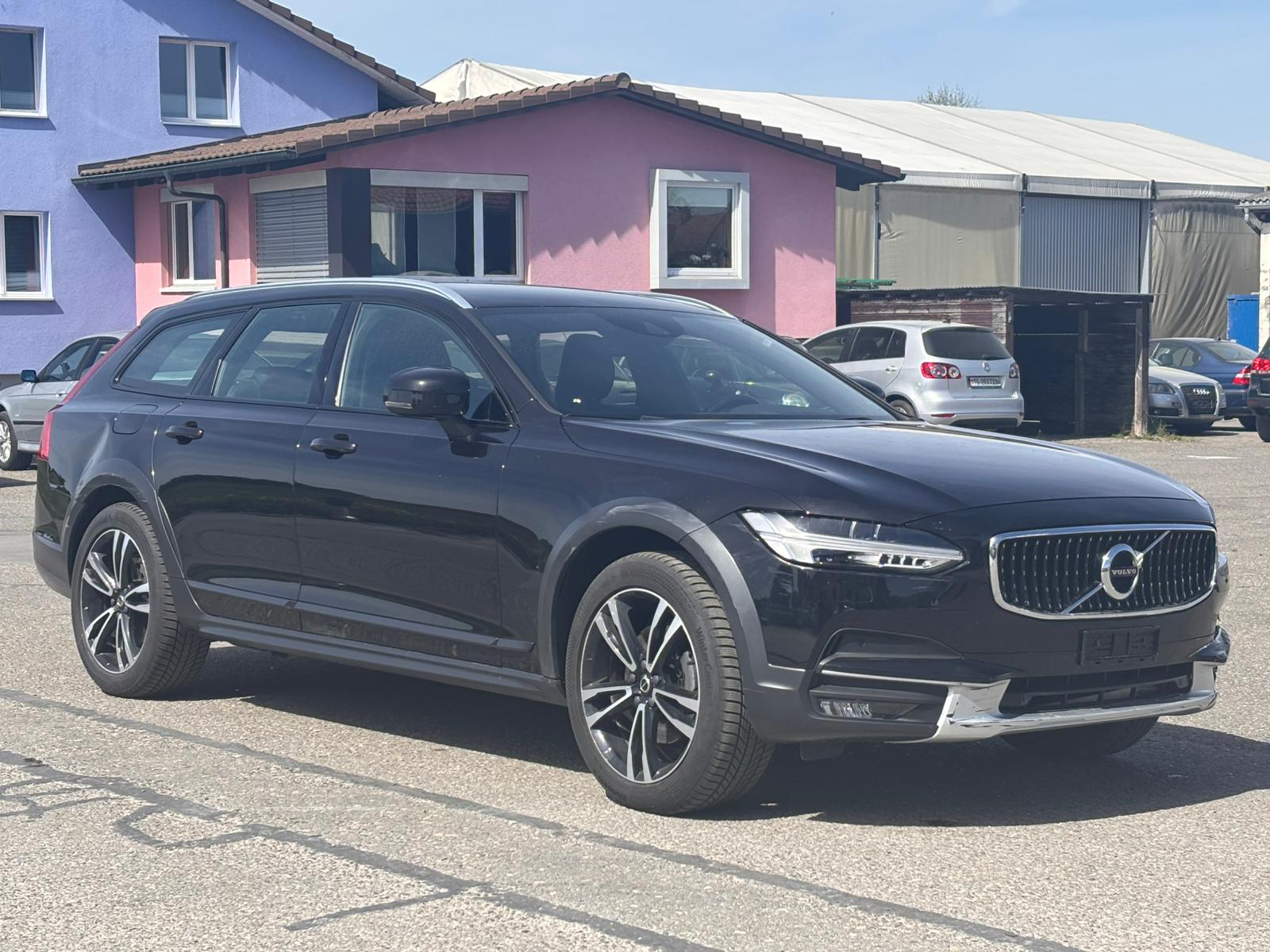 VOLVO V90 Cross Country D4 Pro AWD Geartronic-image-2