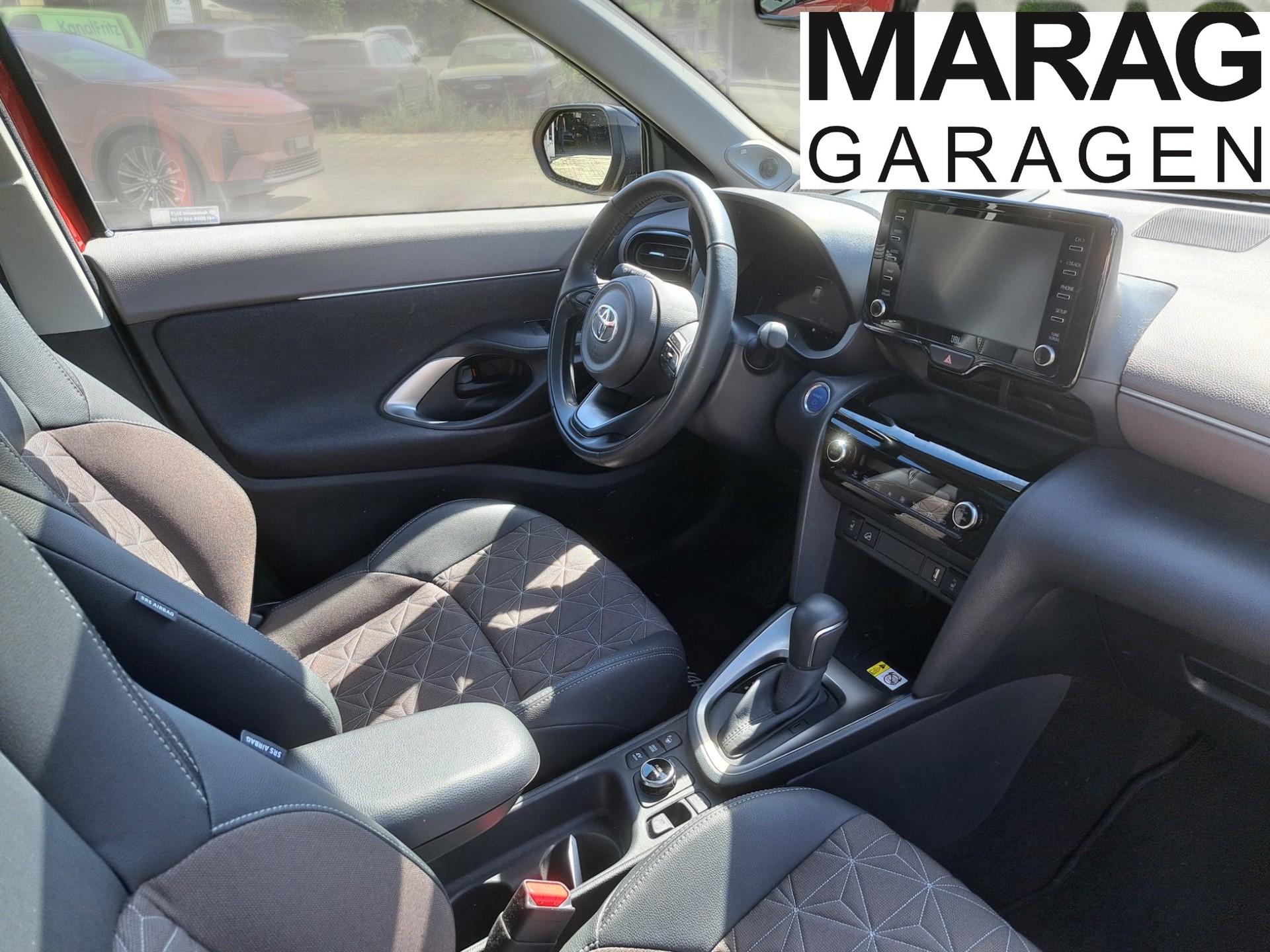 TOYOTA Yaris Cross 1.5 Elegant e-CVT AWDi-image-3