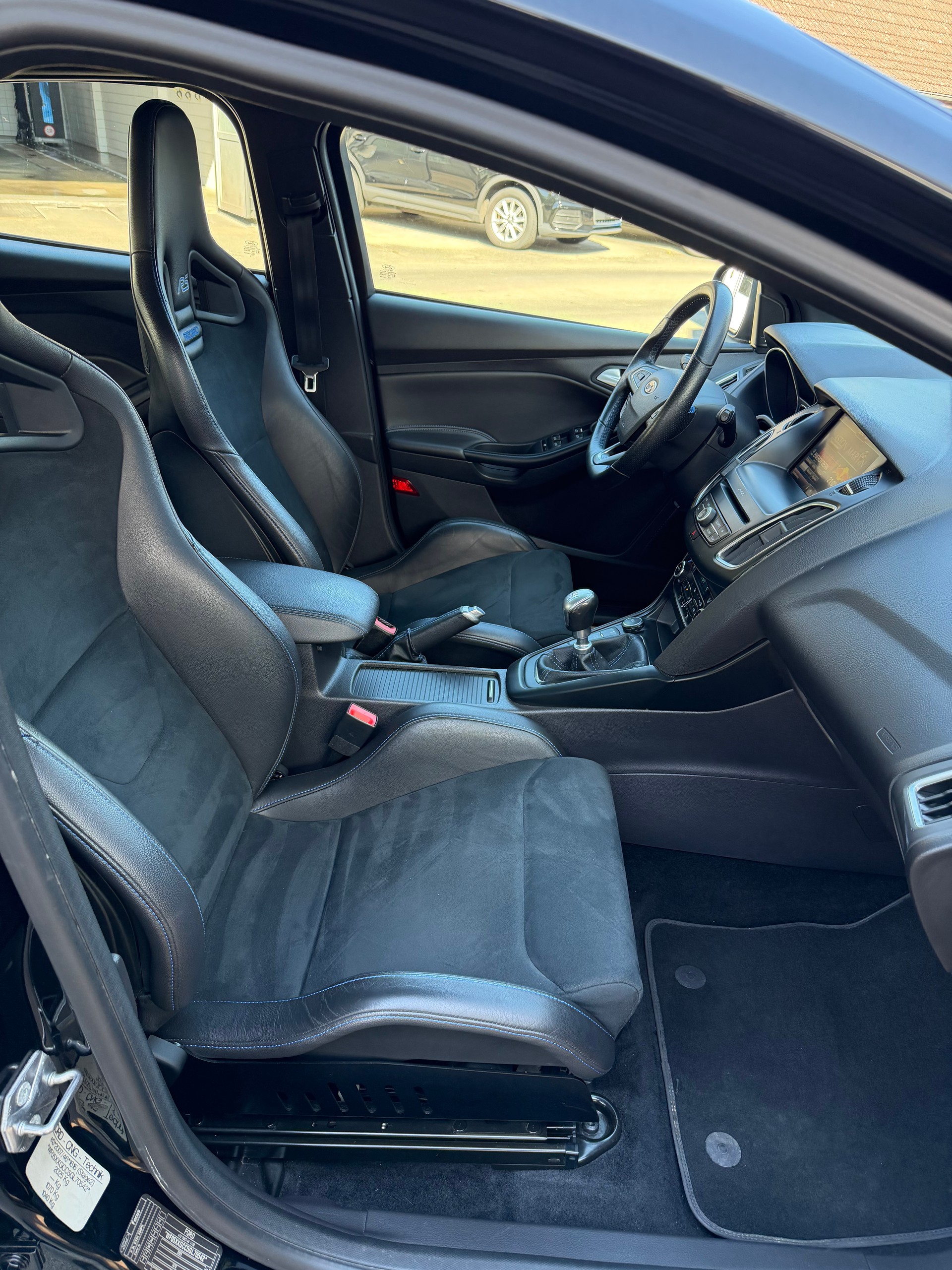 FORD Focus 2.3 EcoBoost RS AWD-image-13