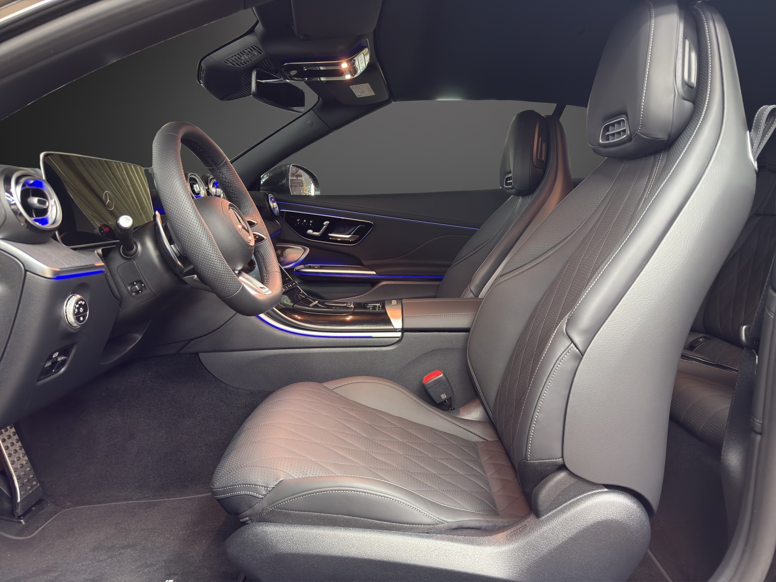MERCEDES-BENZ CLE AMG 53 Cabrio 4Matic+ 9G-Tronic-image-9