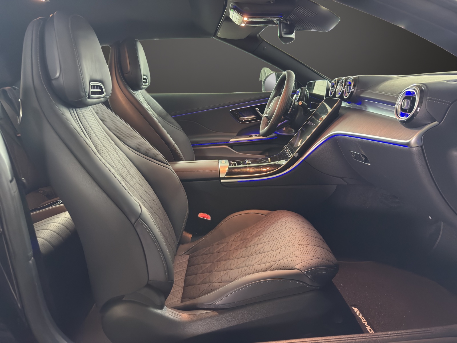 MERCEDES-BENZ CLE AMG 53 Cabrio 4Matic+ 9G-Tronic-image-11