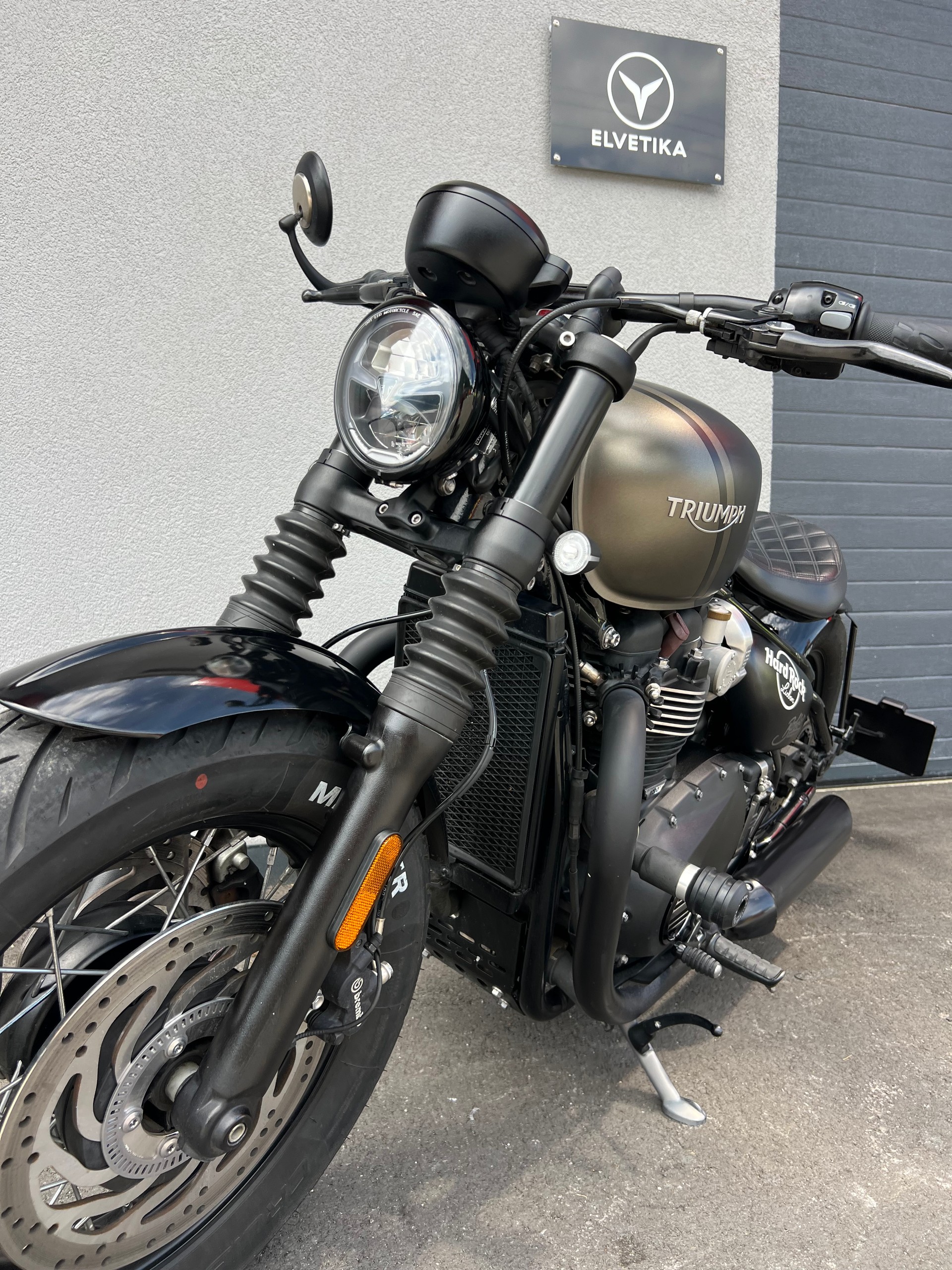 TRIUMPH Bonneville 1200 Bobber Black ABS-image-8