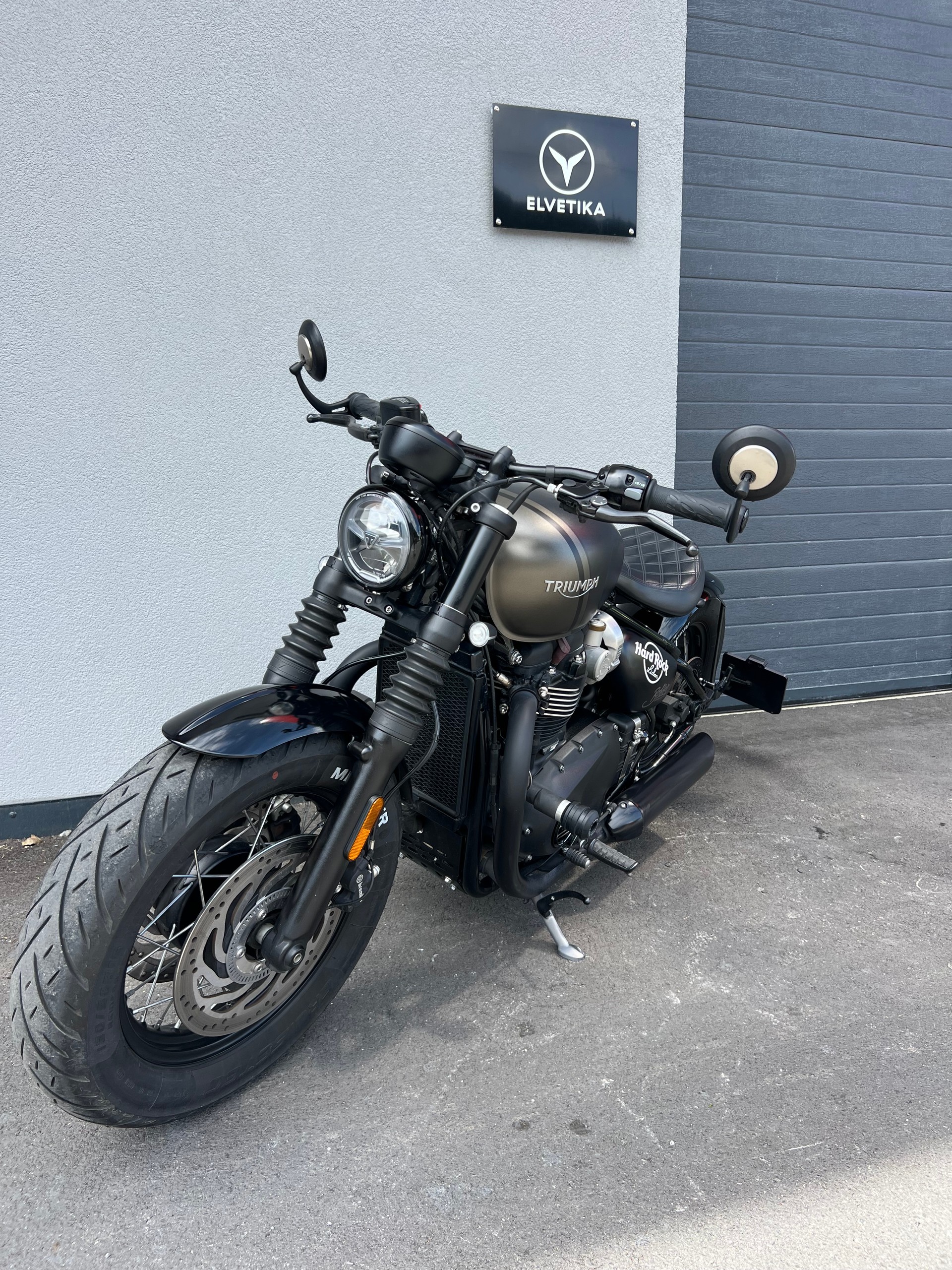 TRIUMPH Bonneville 1200 Bobber Black ABS-image-7