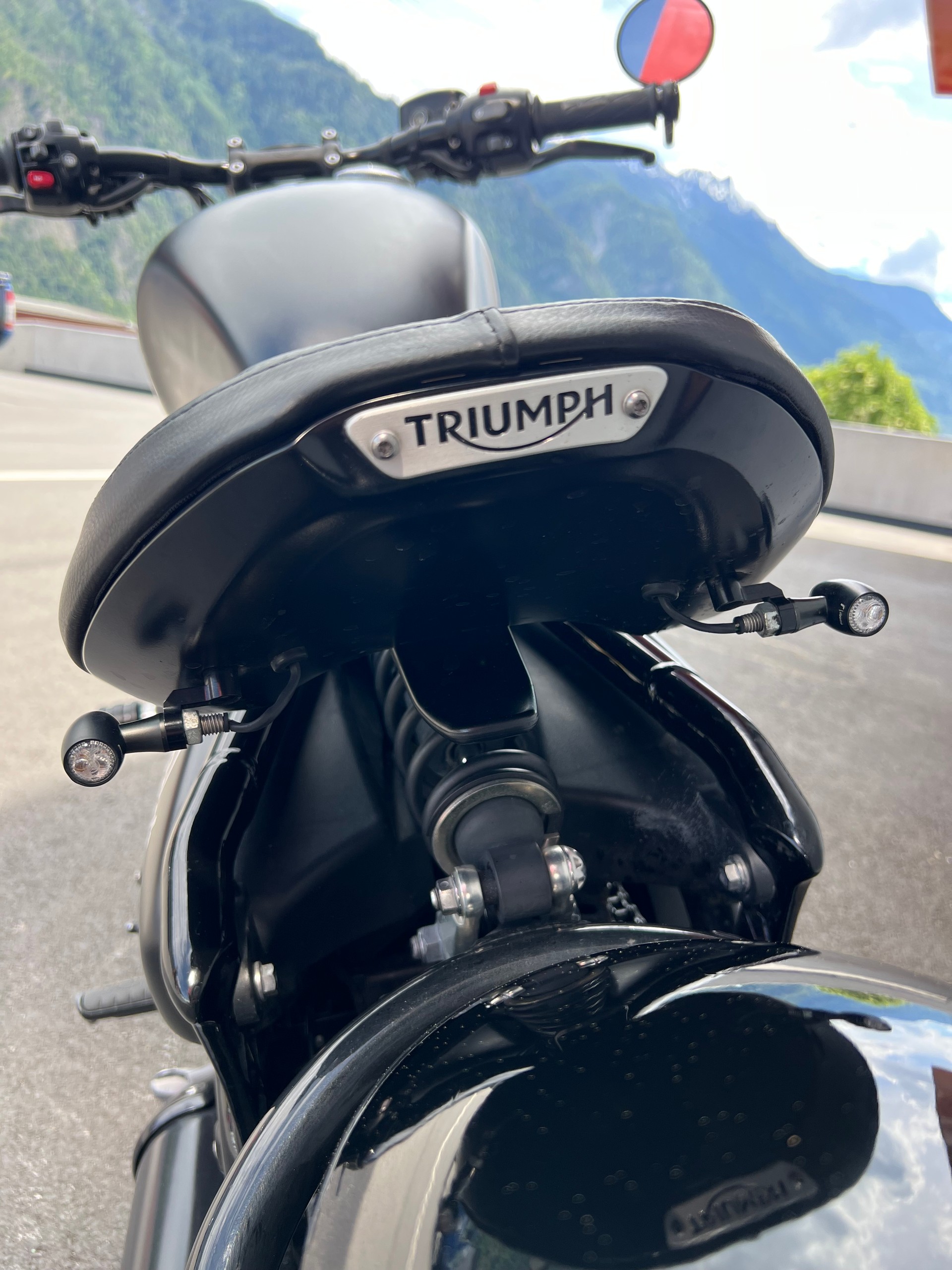 TRIUMPH Bonneville 1200 Bobber Black ABS-image-10