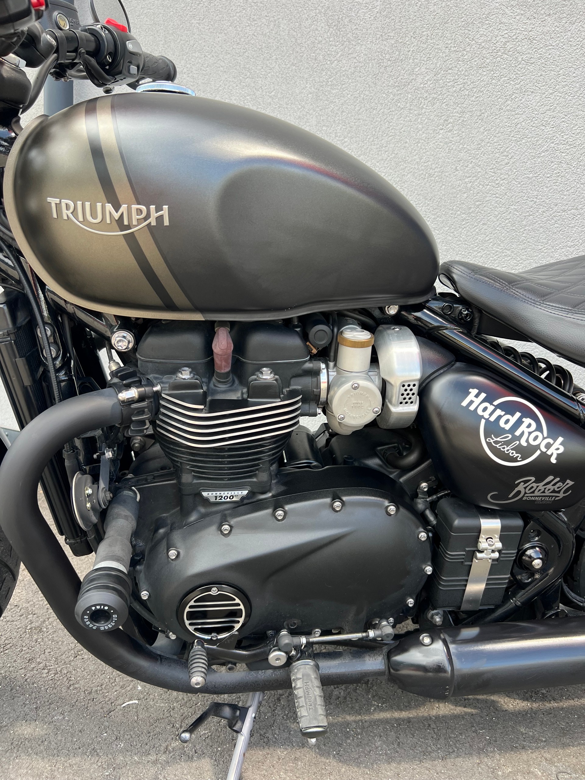 TRIUMPH Bonneville 1200 Bobber Black ABS-image-9
