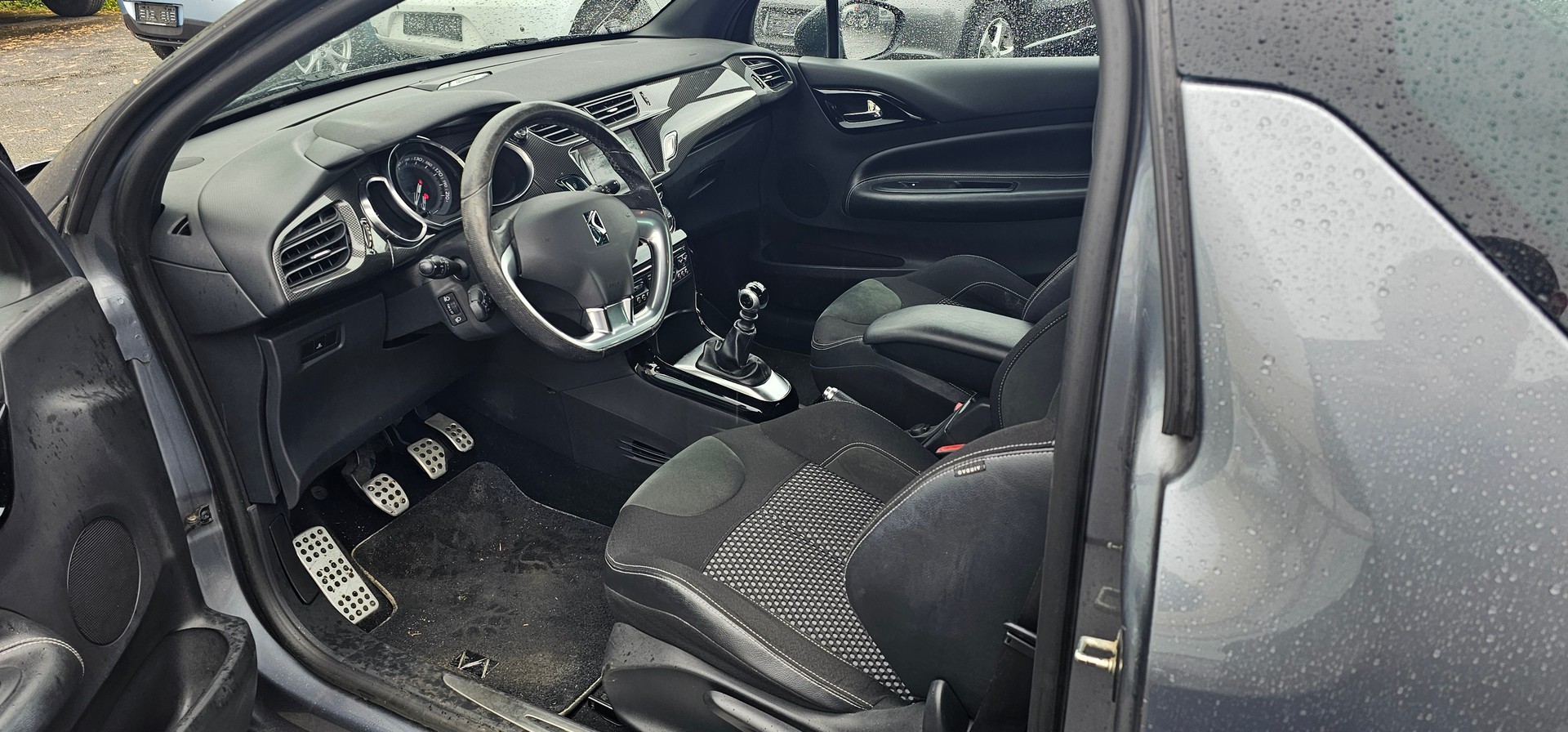 DS AUTOMOBILES DS3 1.6 16V HDi Sport Chic-image-6