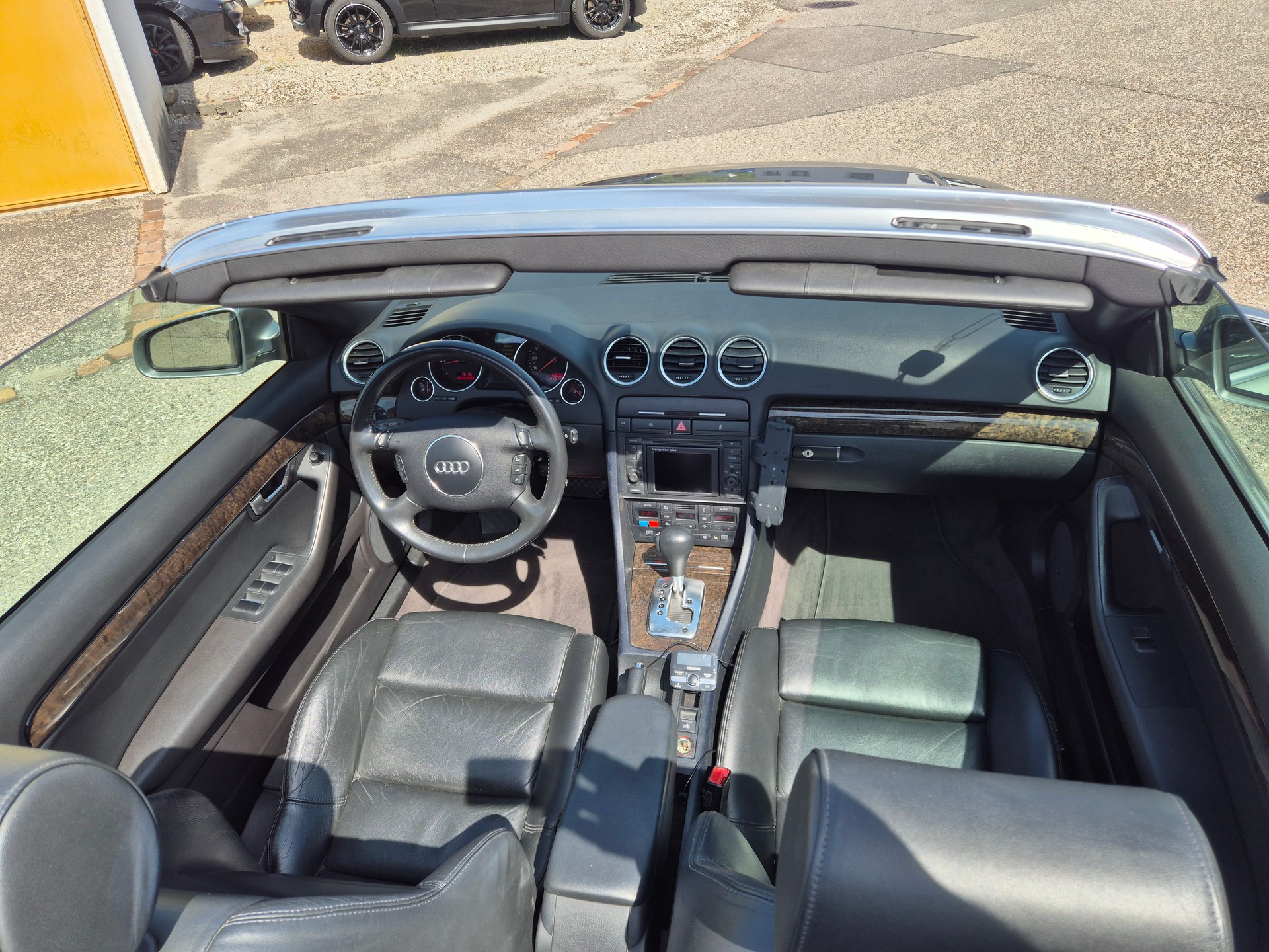 AUDI A4 Cabriolet 3.0 V6-image-7