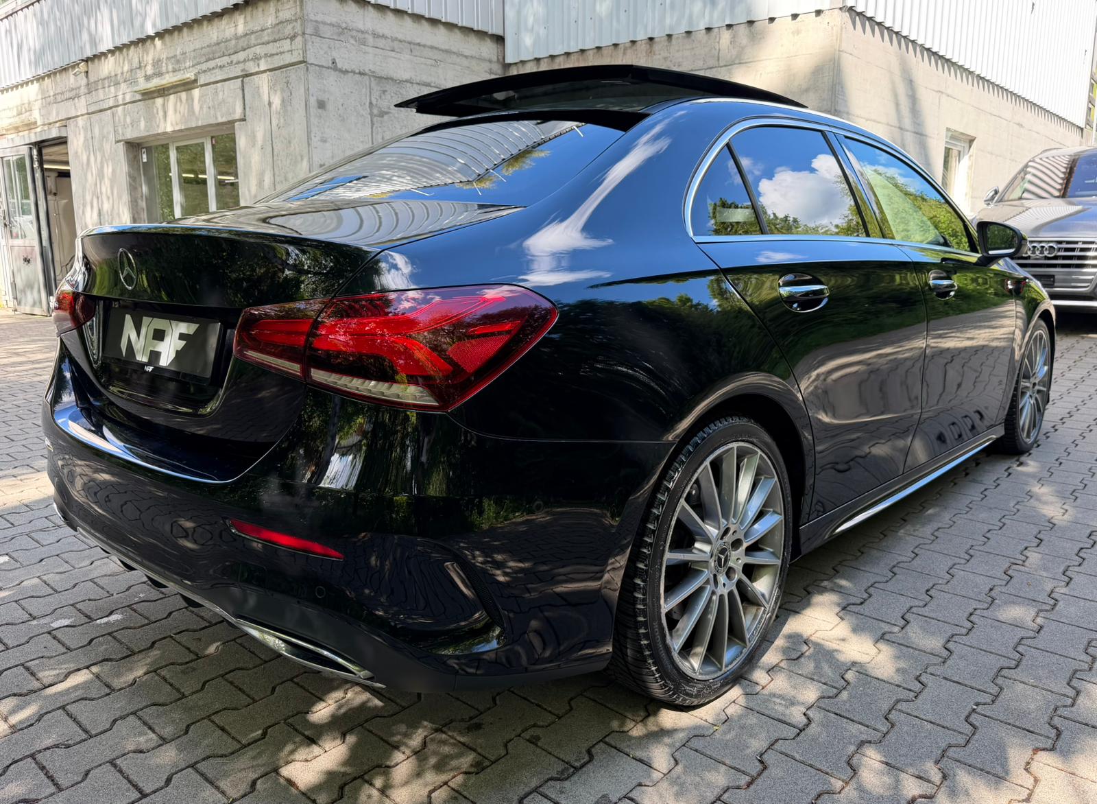 MERCEDES-BENZ A 250 4Matic AMG Line 4Matic 7G-DCT-image-4
