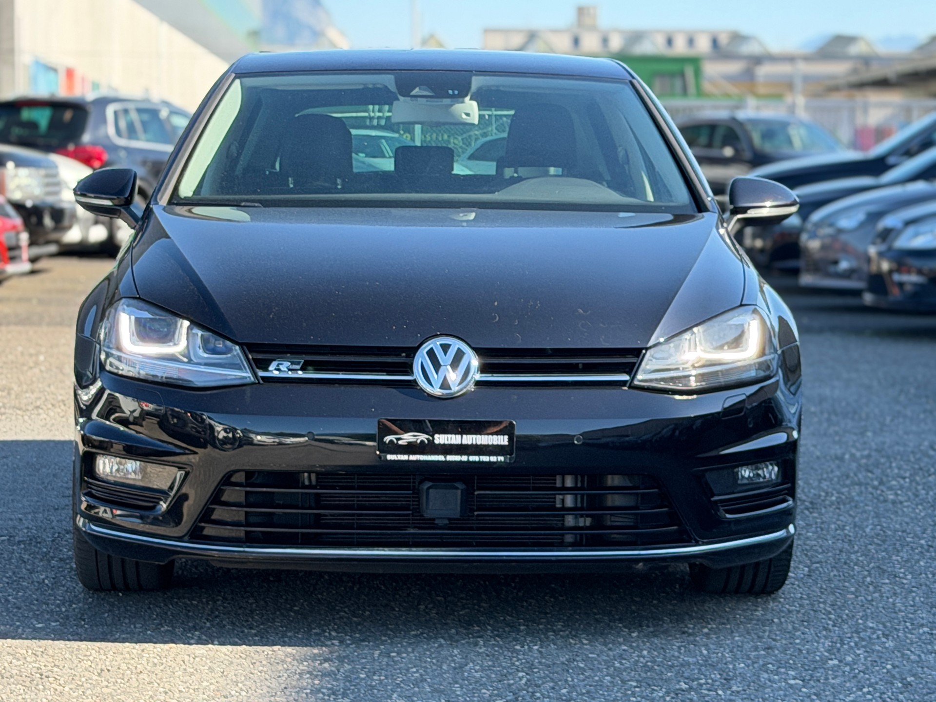 VW Golf 2.0 TDI R-Line Design 4Motion-image-0