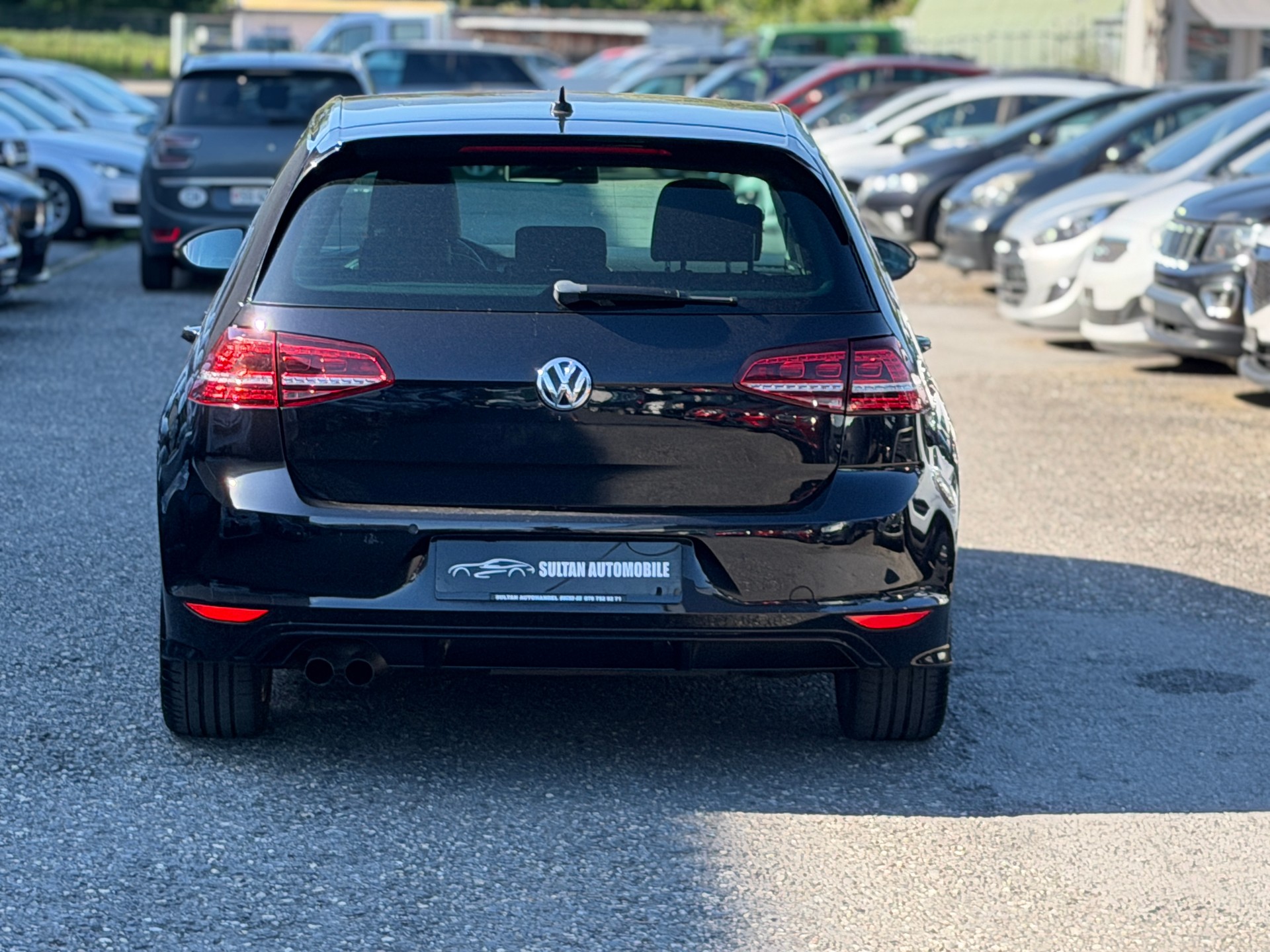 VW Golf 2.0 TDI R-Line Design 4Motion-image-4