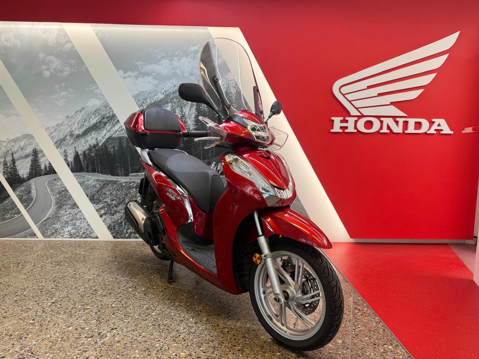 HONDA SH 300 A mit Top-Case und Windschild-showroom-element-2