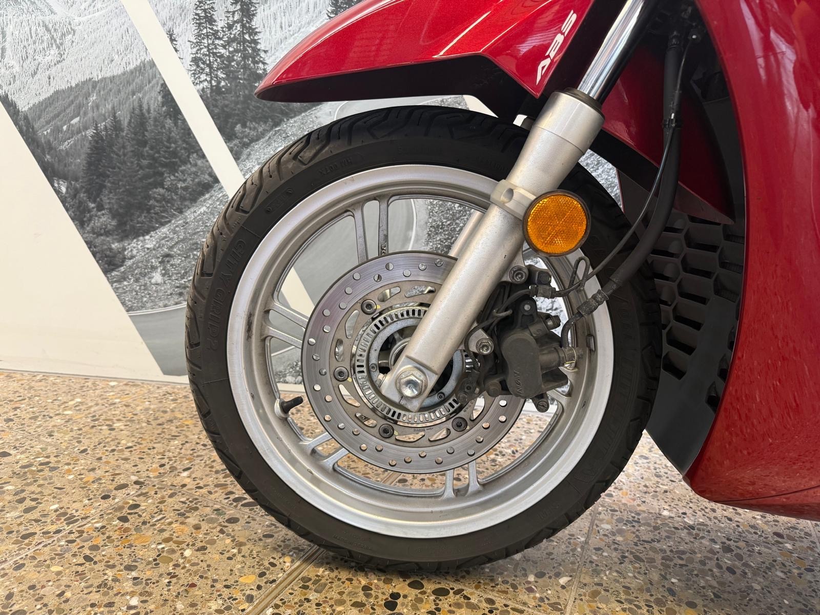 HONDA SH 300 A mit Top-Case und Windschild-image-4