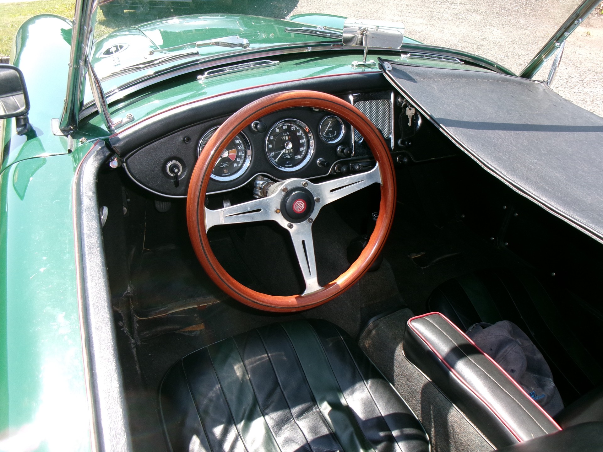 MG Cabriolet-showroom-element-2
