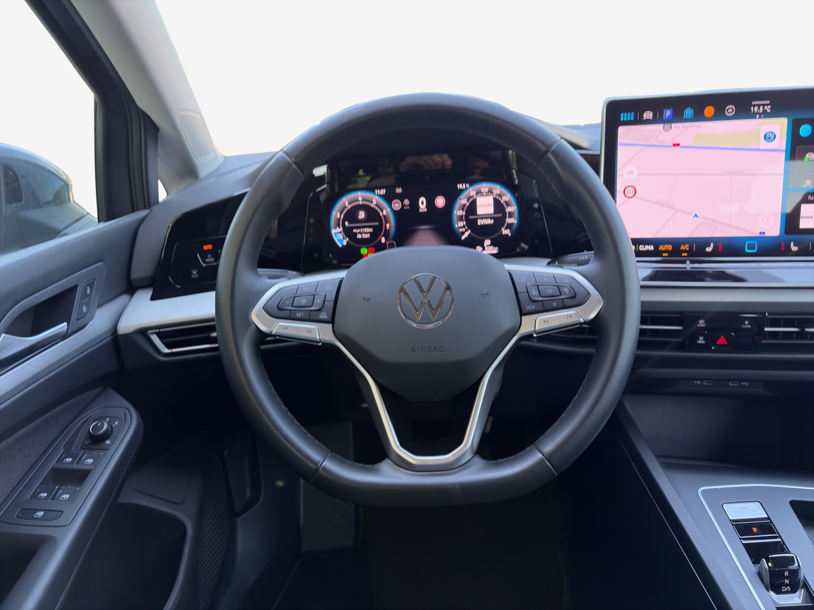 VW Golf 1.5 e TSI mHEV Life DSG-image-9